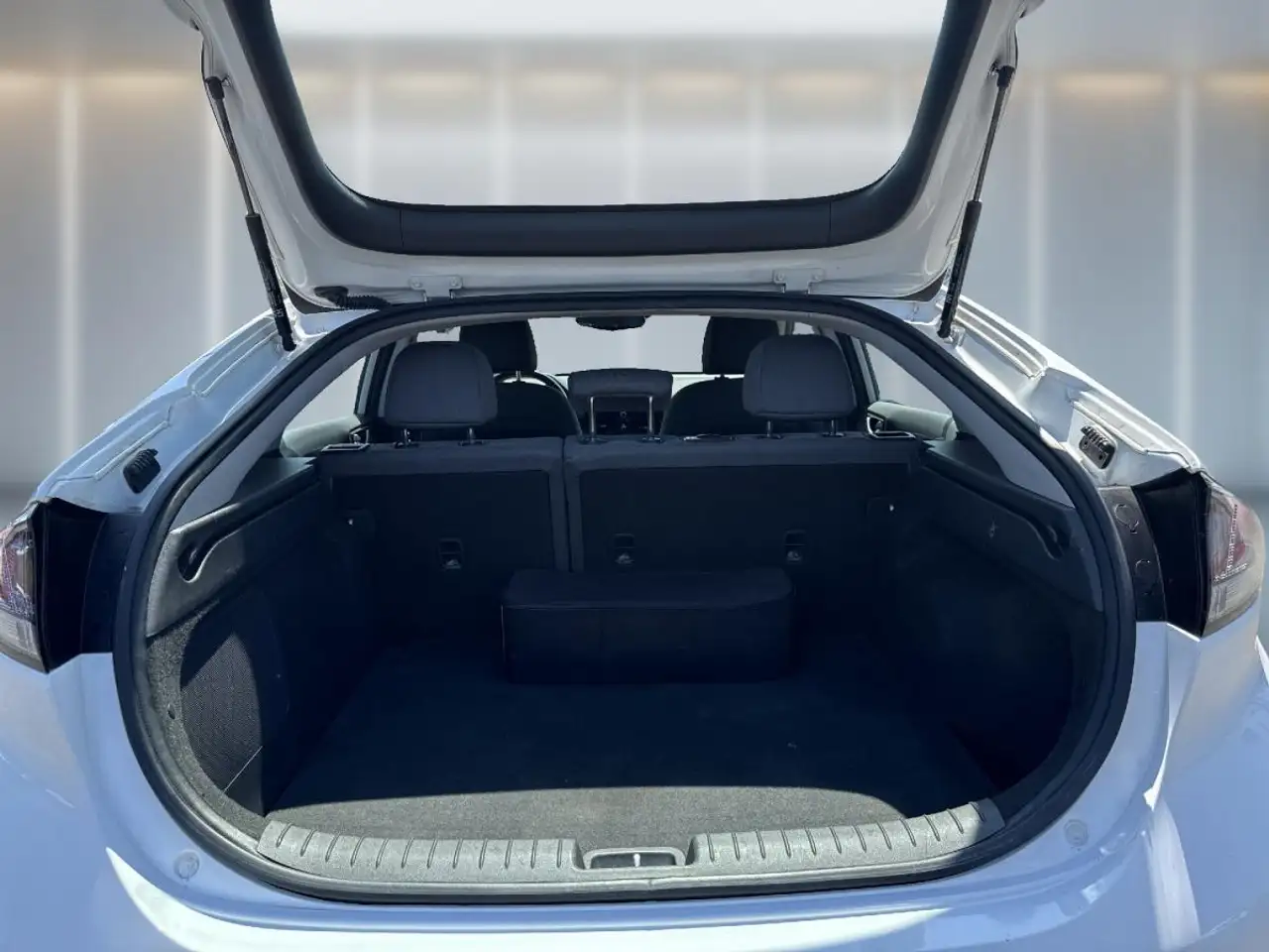 Hyundai IONIQ photo Hyundai IONIQ