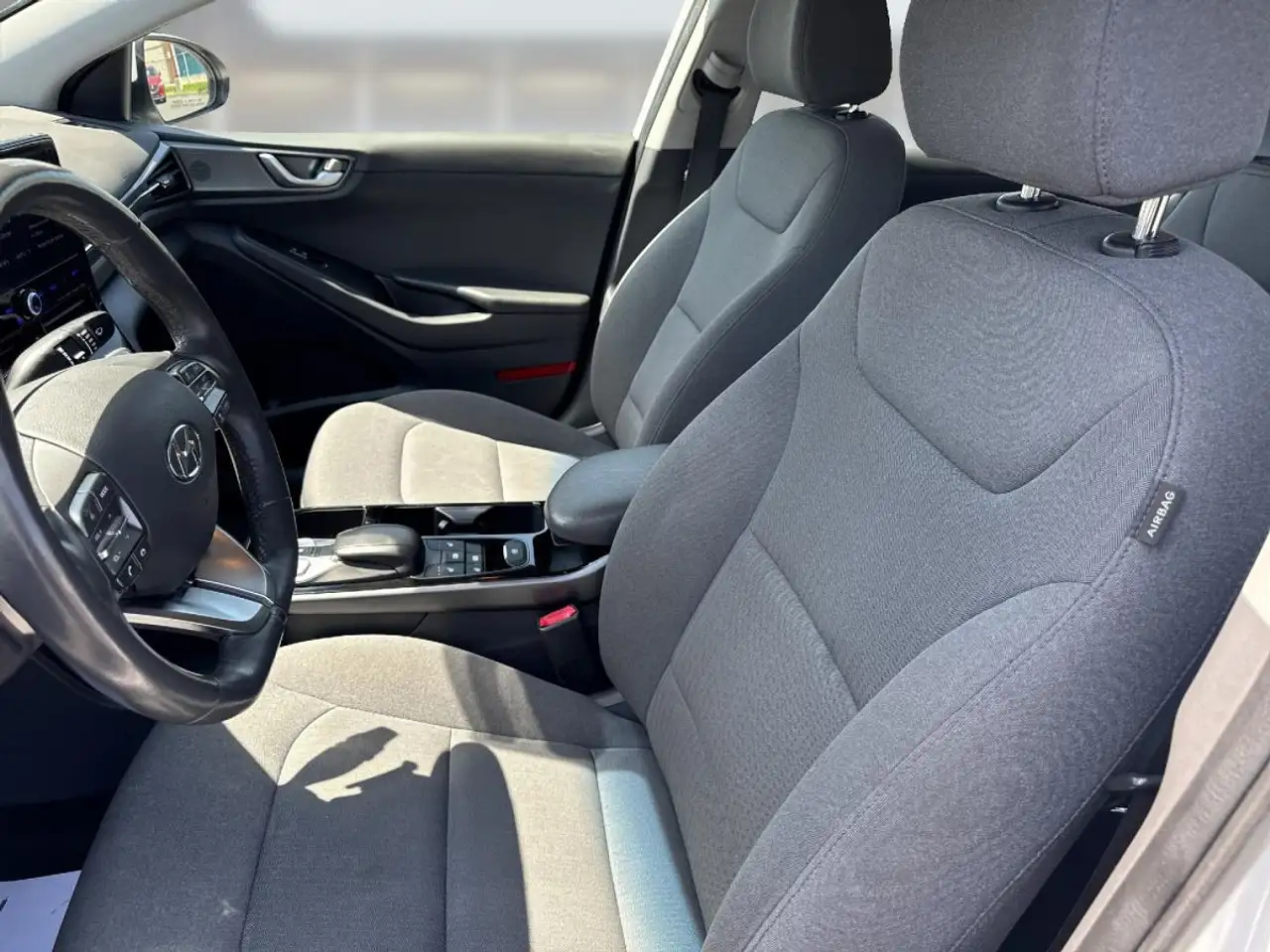Hyundai IONIQ photo Hyundai IONIQ