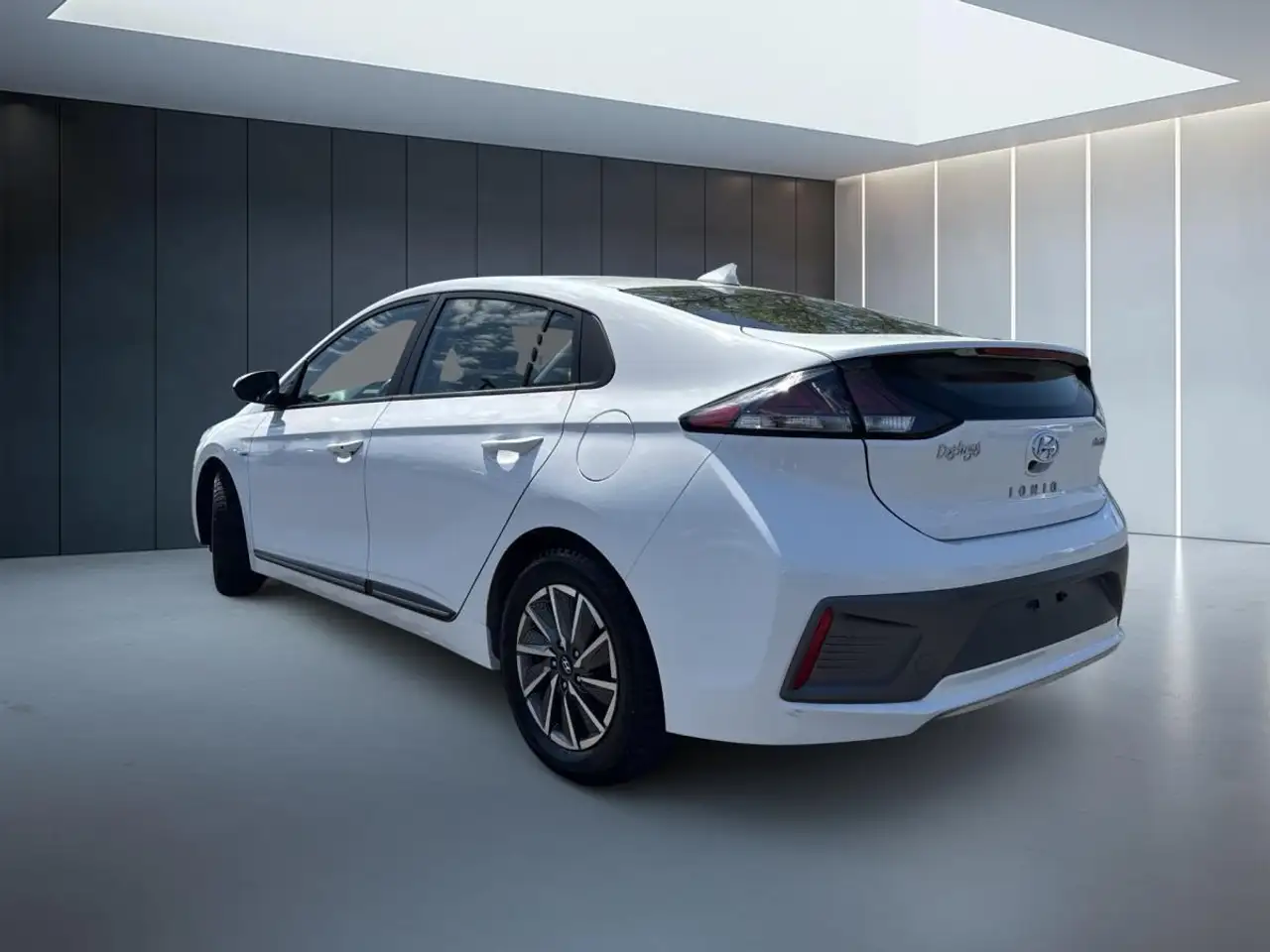 Hyundai IONIQ photo Hyundai IONIQ