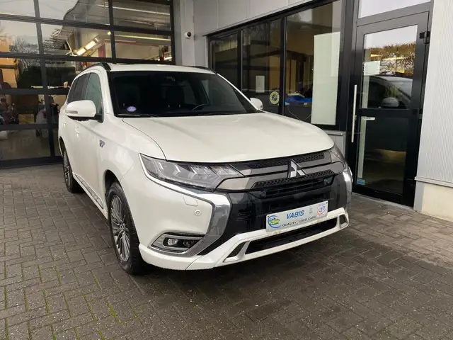 Mitsubishi Outlander 2.4 4WD Plug-In Hybrid Plus -€500 Salonconditie