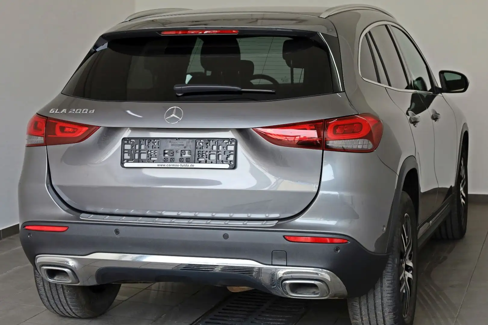 Mercedes-Benz GLA 200 d, Automatik, Teillled., Navi, LED, Kam Grau - 2