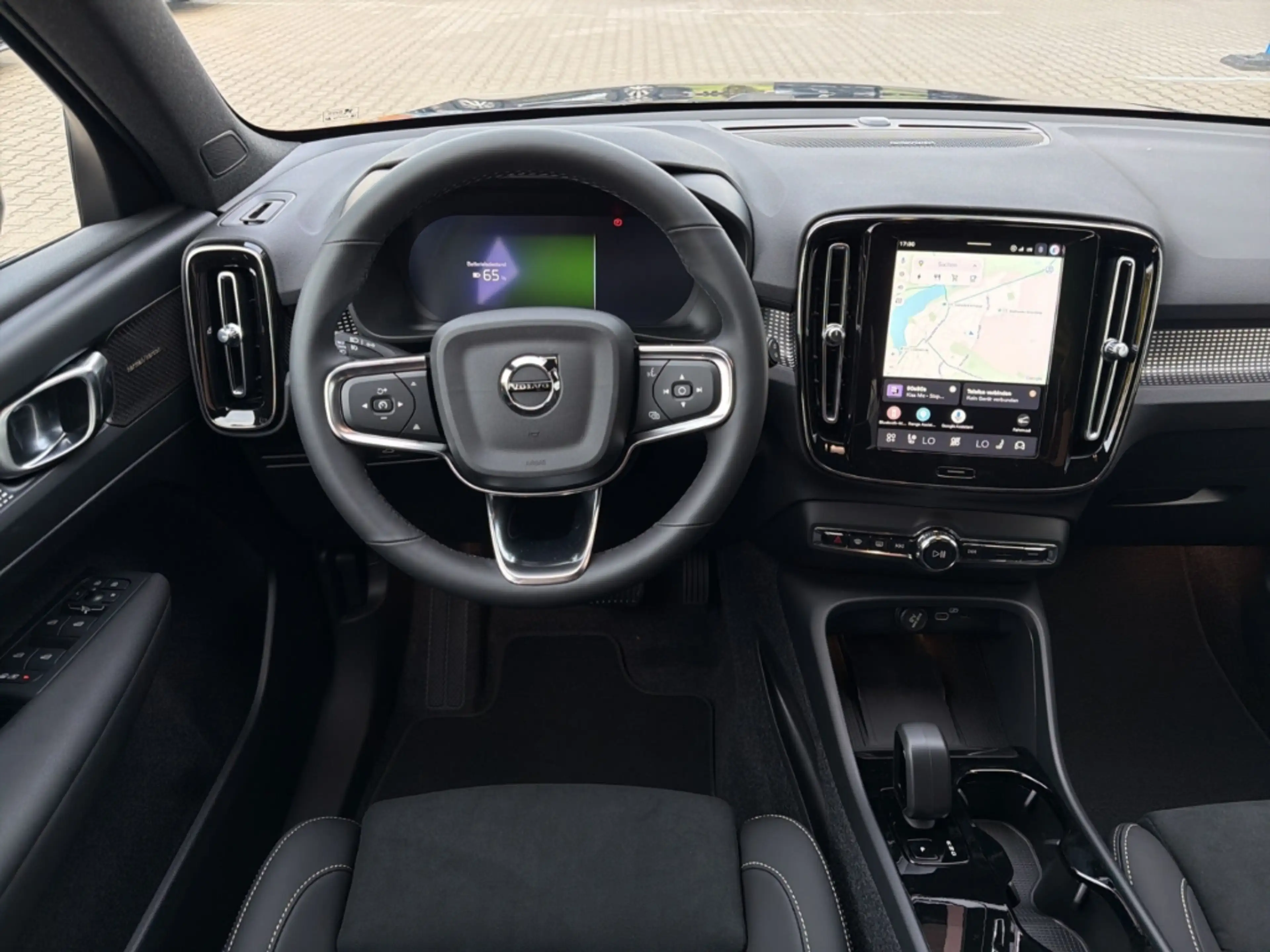 Volvo EX40 Plus Single Motor Extended Range StandHZG AHK Digi — photo 12