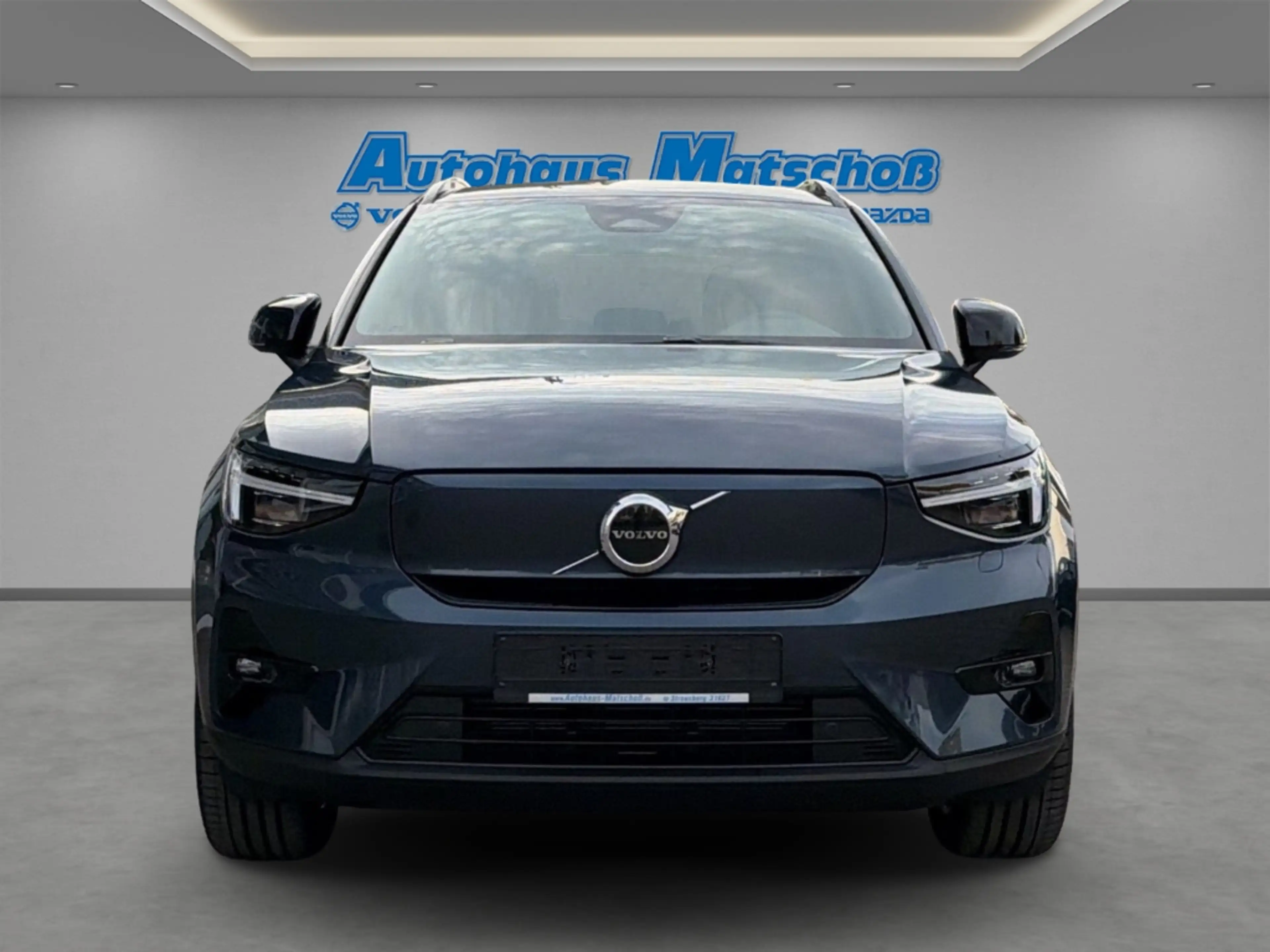 Volvo EX40 Plus Single Motor Extended Range StandHZG AHK Digi — photo 8