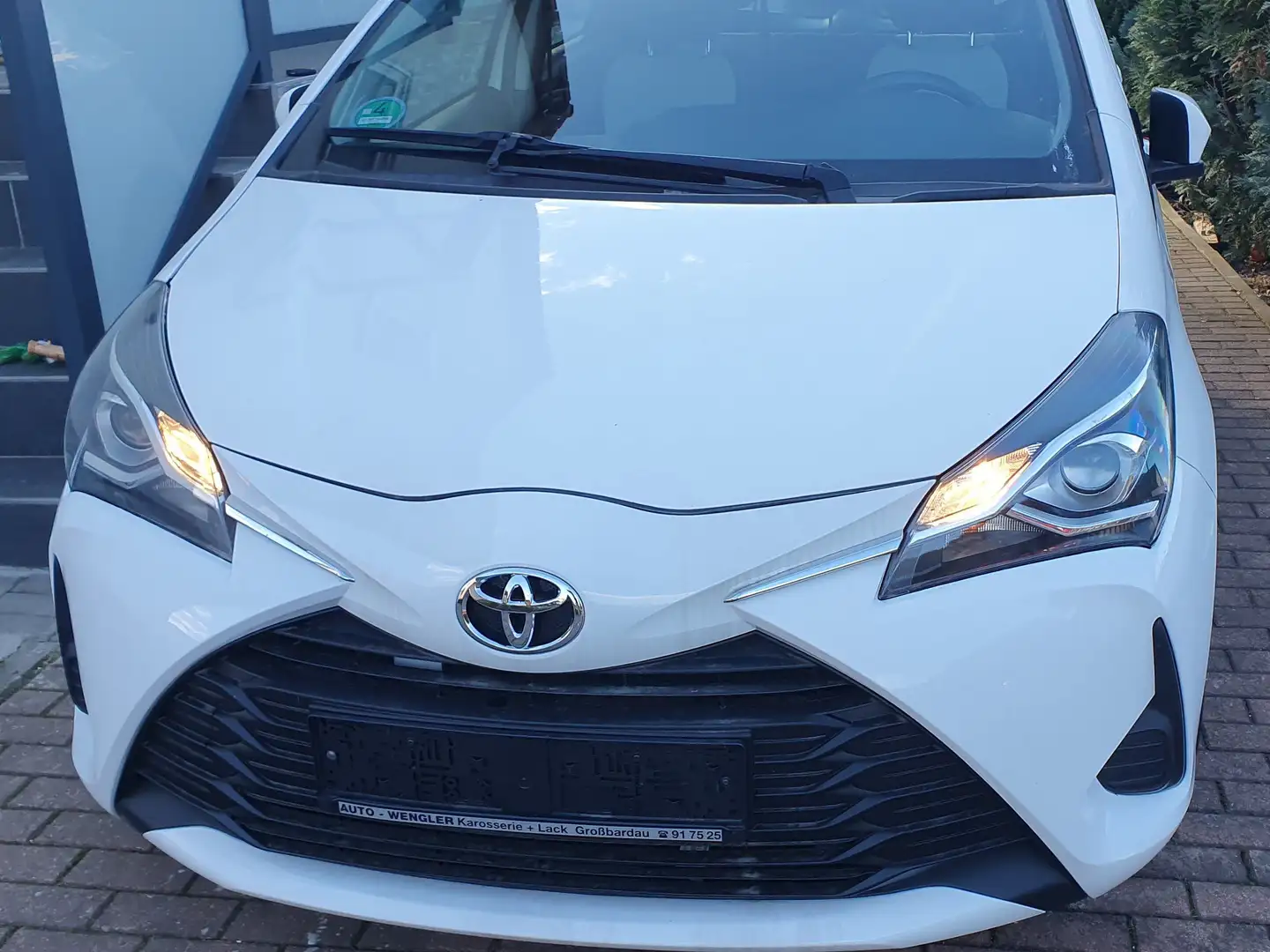 Toyota Yaris Yaris 1.0 VVT-i Weiß - 1