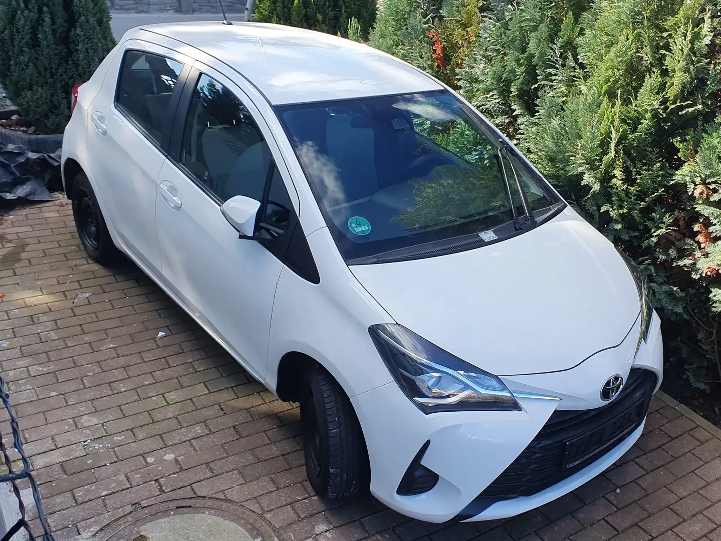 Toyota Yaris Yaris 1.0 VVT-i Weiß - 2