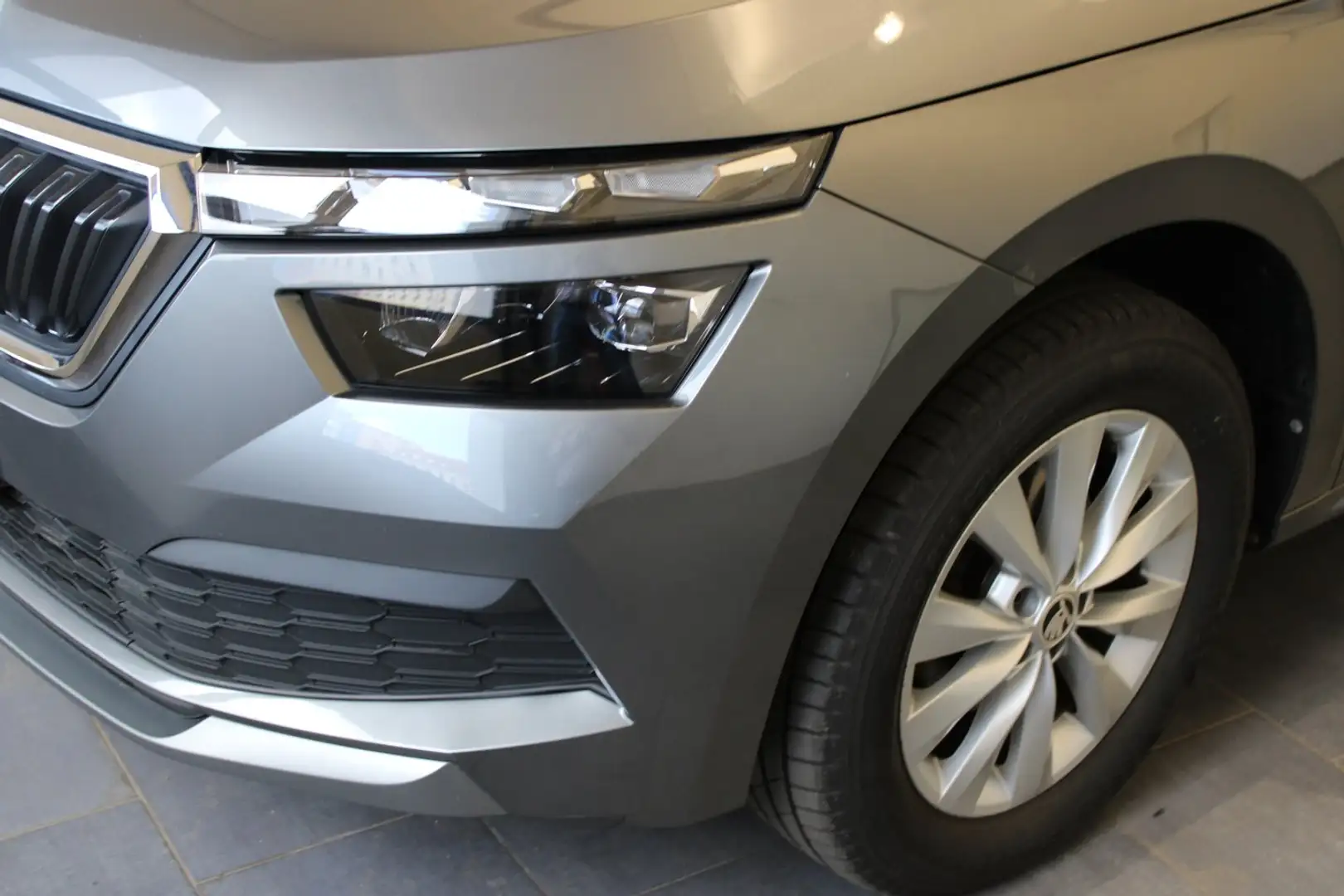 Skoda Kamiq Ambition TSI Grau - 2