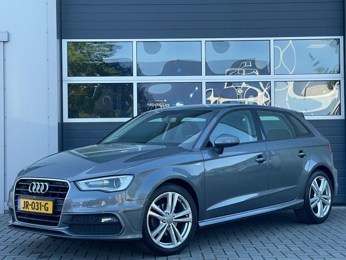 Audi A3 Sportback 1.2 TFSI Ambition | S-line | Xenon | Nav Grijs - 2