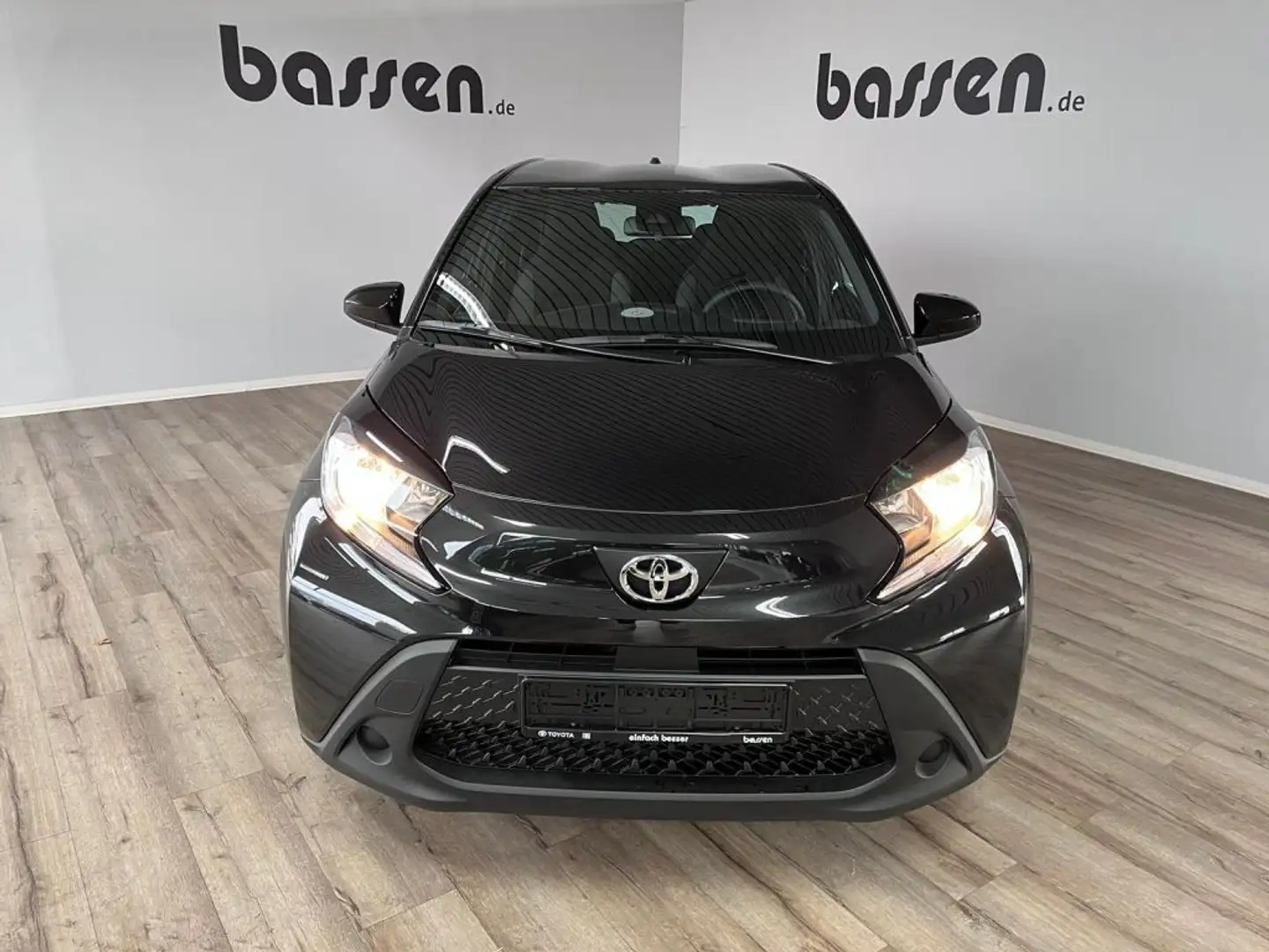 Toyota Aygo X Play Schwarz - 1