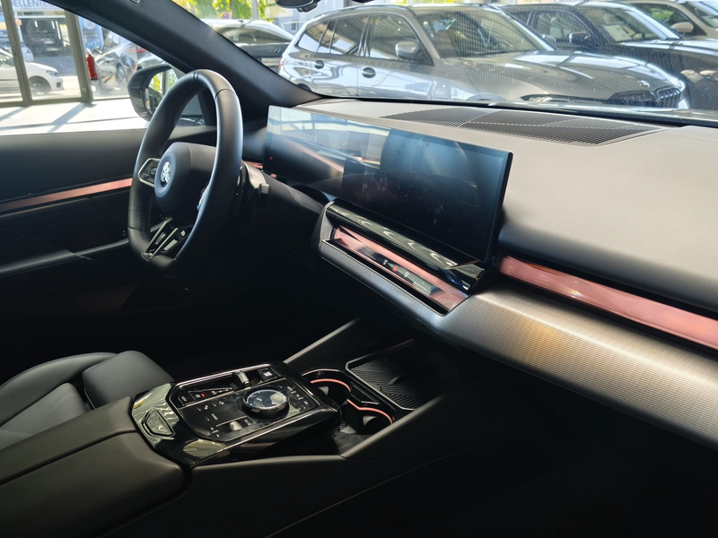 BMW 520 d Tour. xDrive M Sport AHK/RFK/H&K/ACC/20" — photo 10