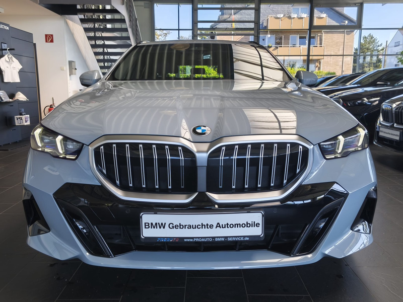 BMW 520 d Tour. xDrive M Sport AHK/RFK/H&K/ACC/20" — photo 2