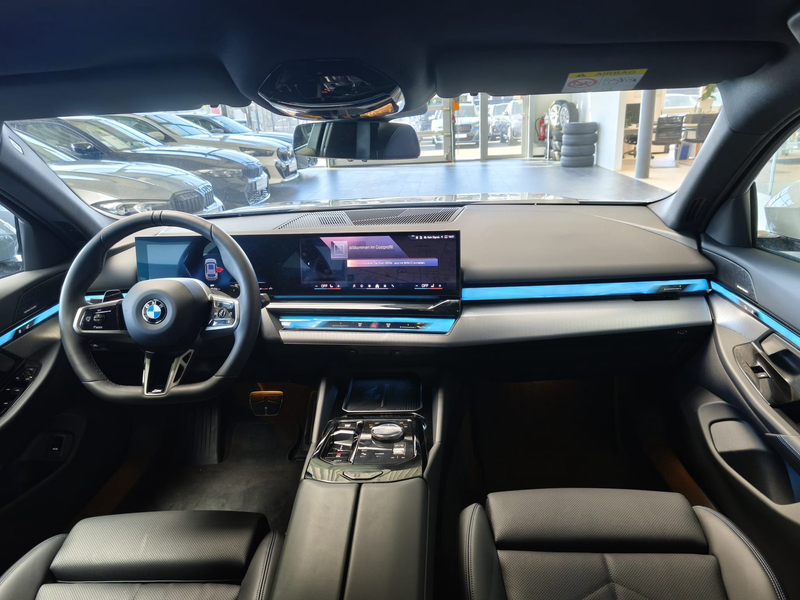 BMW 520 d Tour. xDrive M Sport AHK/RFK/H&K/ACC/20" — photo 9