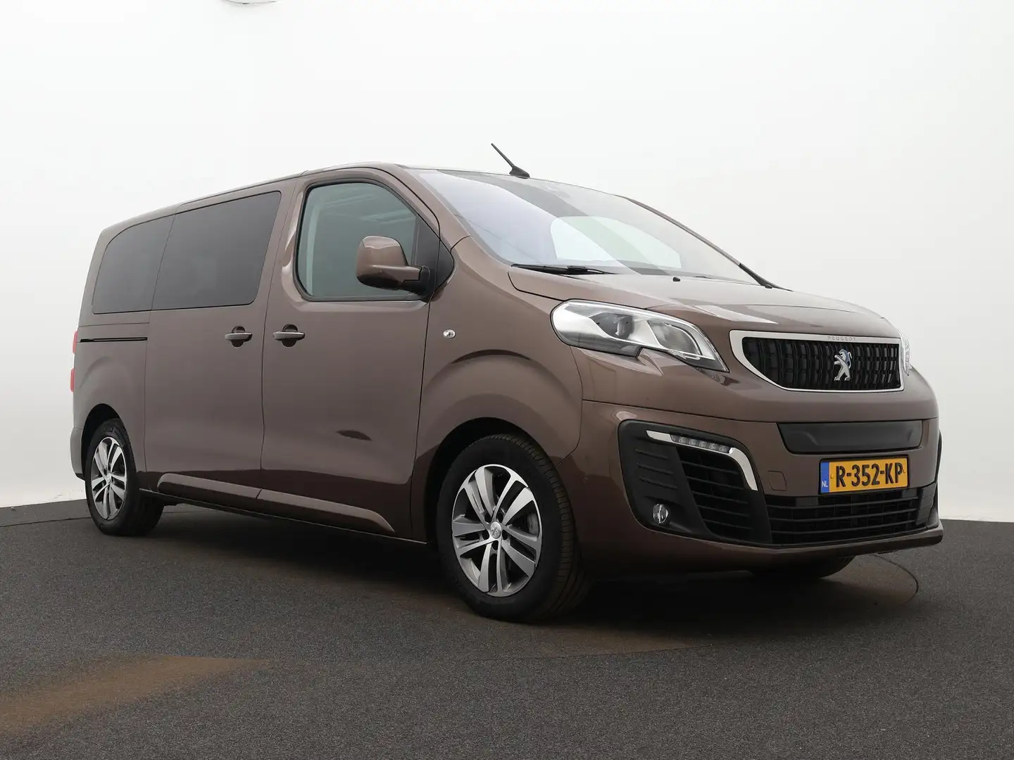 Peugeot Traveller e-Traveller Business VIP Standard 50 kWh 136pk Aut Brown - 2