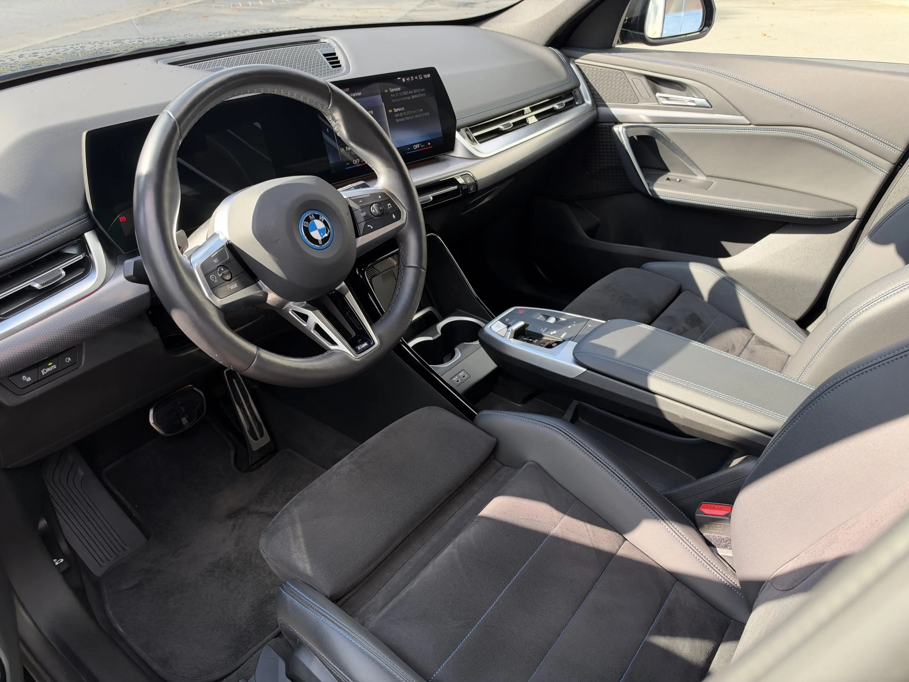BMW iX1 xDrive30 — photo 5
