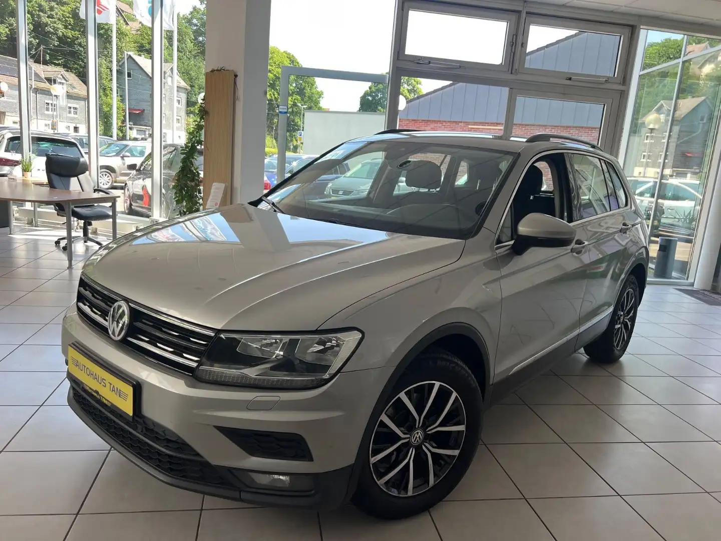 Volkswagen Tiguan Comfortline 2.0 TDI DSG  *Digitaltacho* Silber - 1