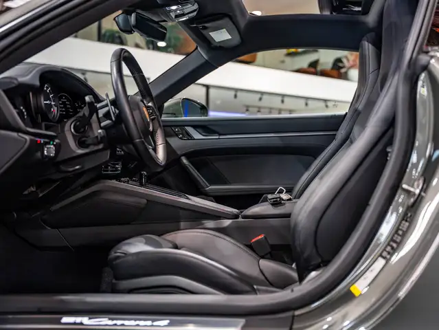 Porsche 911 view 12