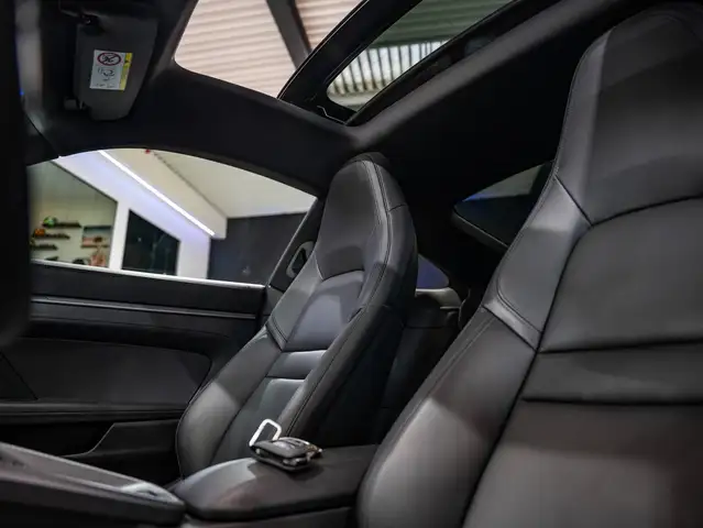 Porsche 911 view 13