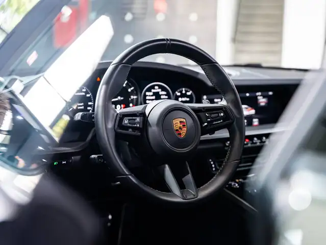 Porsche 911 view 10