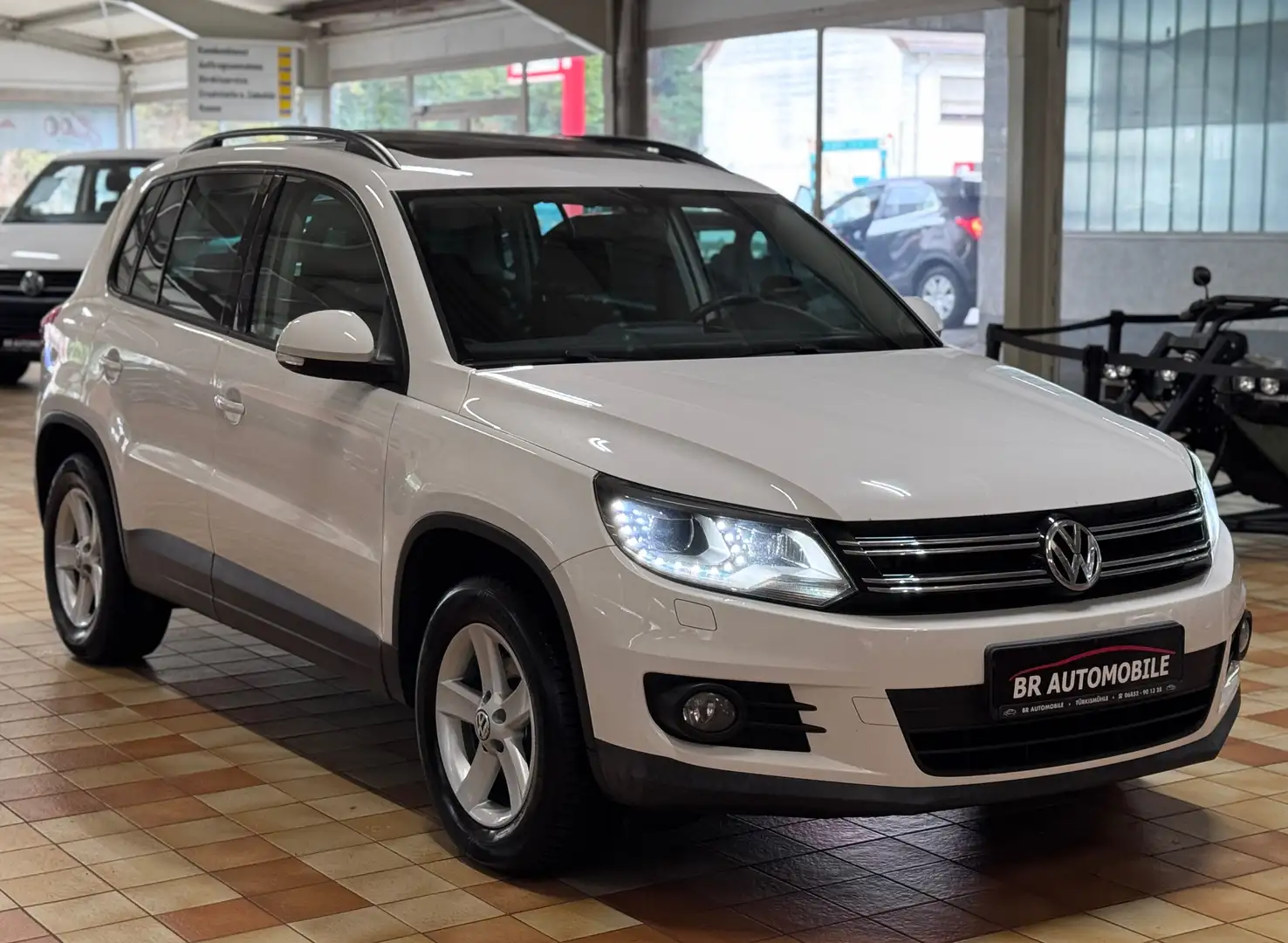 Volkswagen Tiguan Trend*4Motion*DSG*AHK*NAVI*BI-XENON*PANORAMA* Weiß - 2