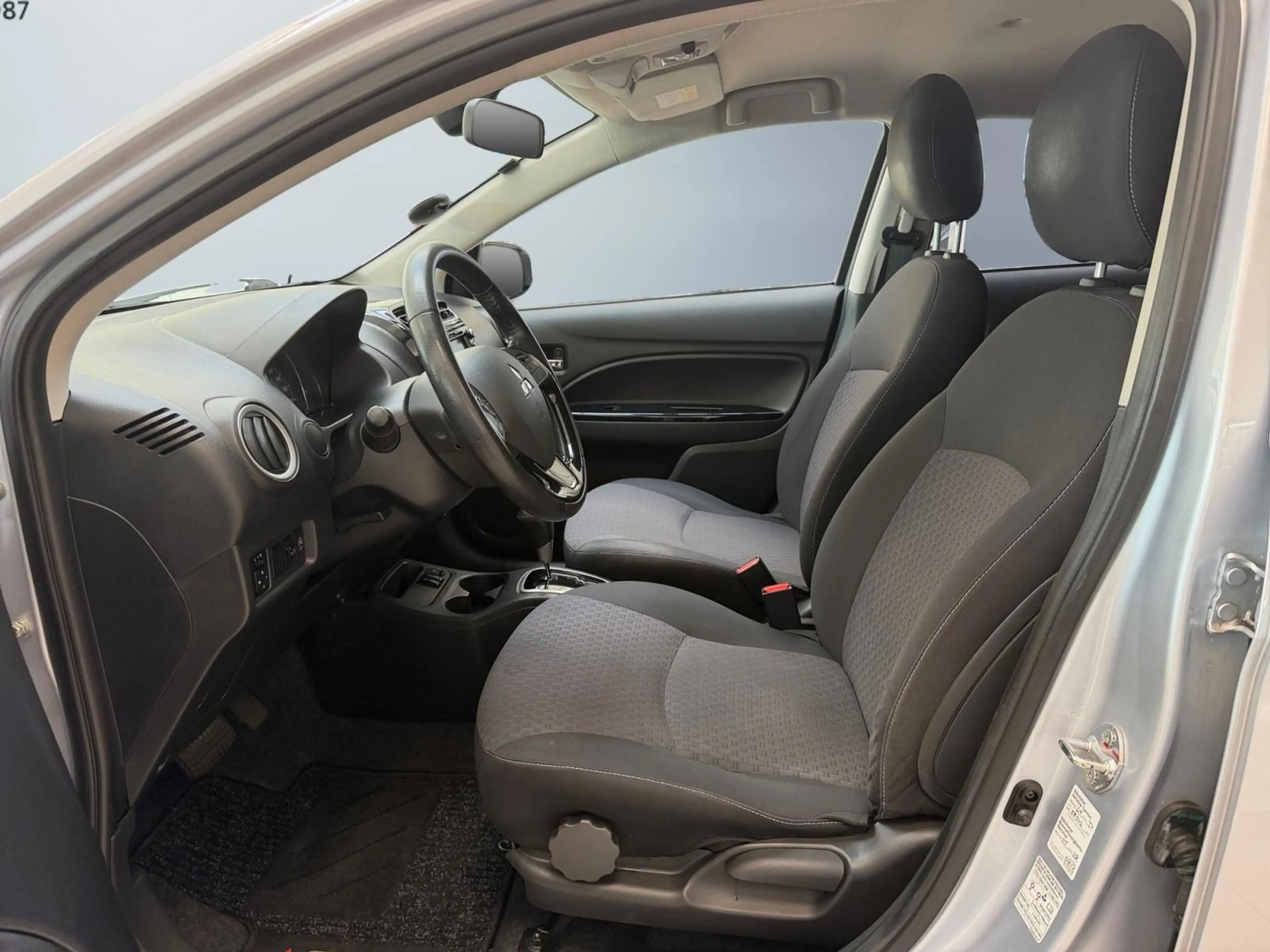 Mitsubishi Space Star 1.2 Top*NAVI*KLIMA*PDC*SHZ*CARPLAY — photo 10