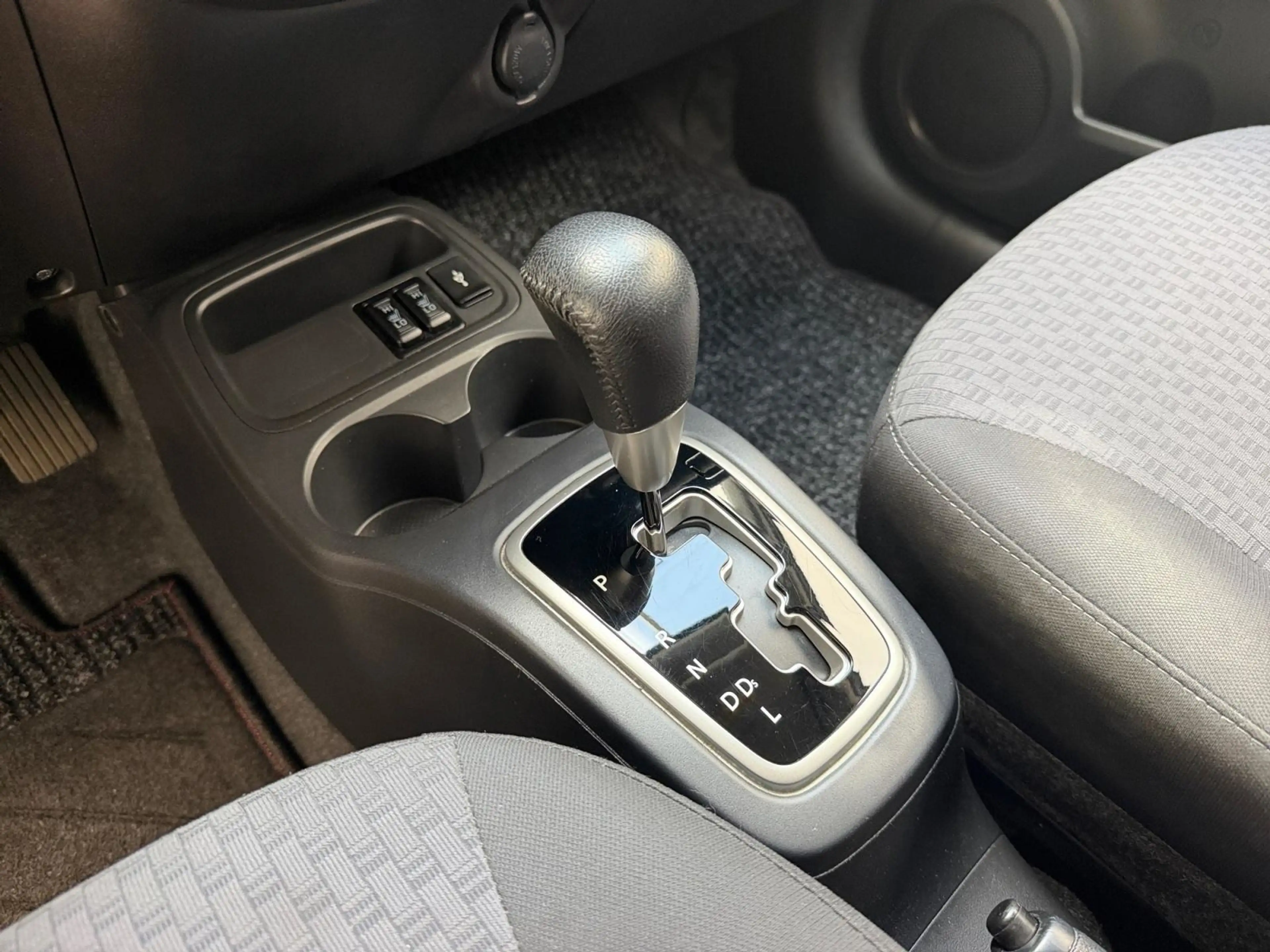 Mitsubishi Space Star 1.2 Top*NAVI*KLIMA*PDC*SHZ*CARPLAY — photo 14