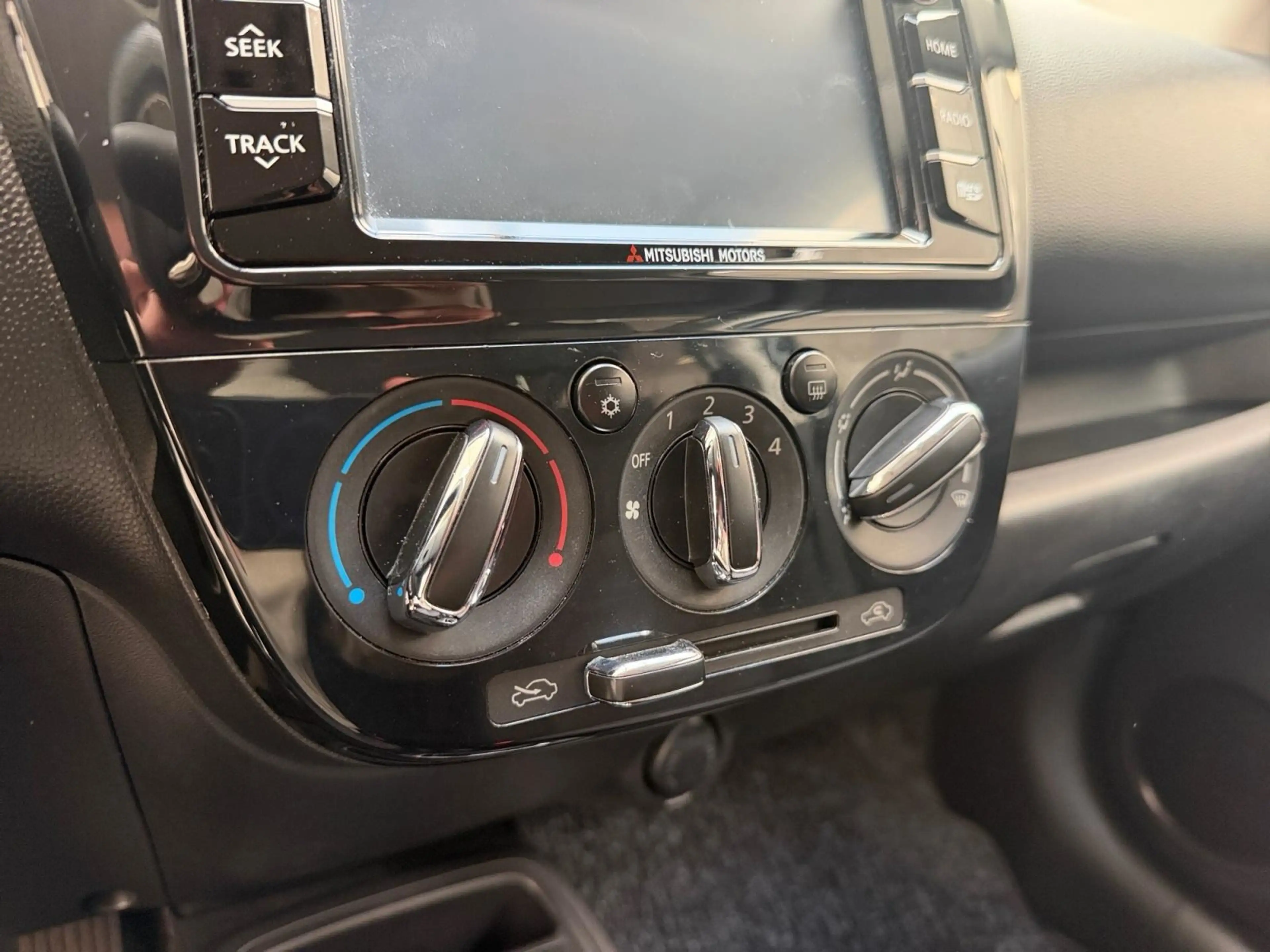Mitsubishi Space Star 1.2 Top*NAVI*KLIMA*PDC*SHZ*CARPLAY — photo 15
