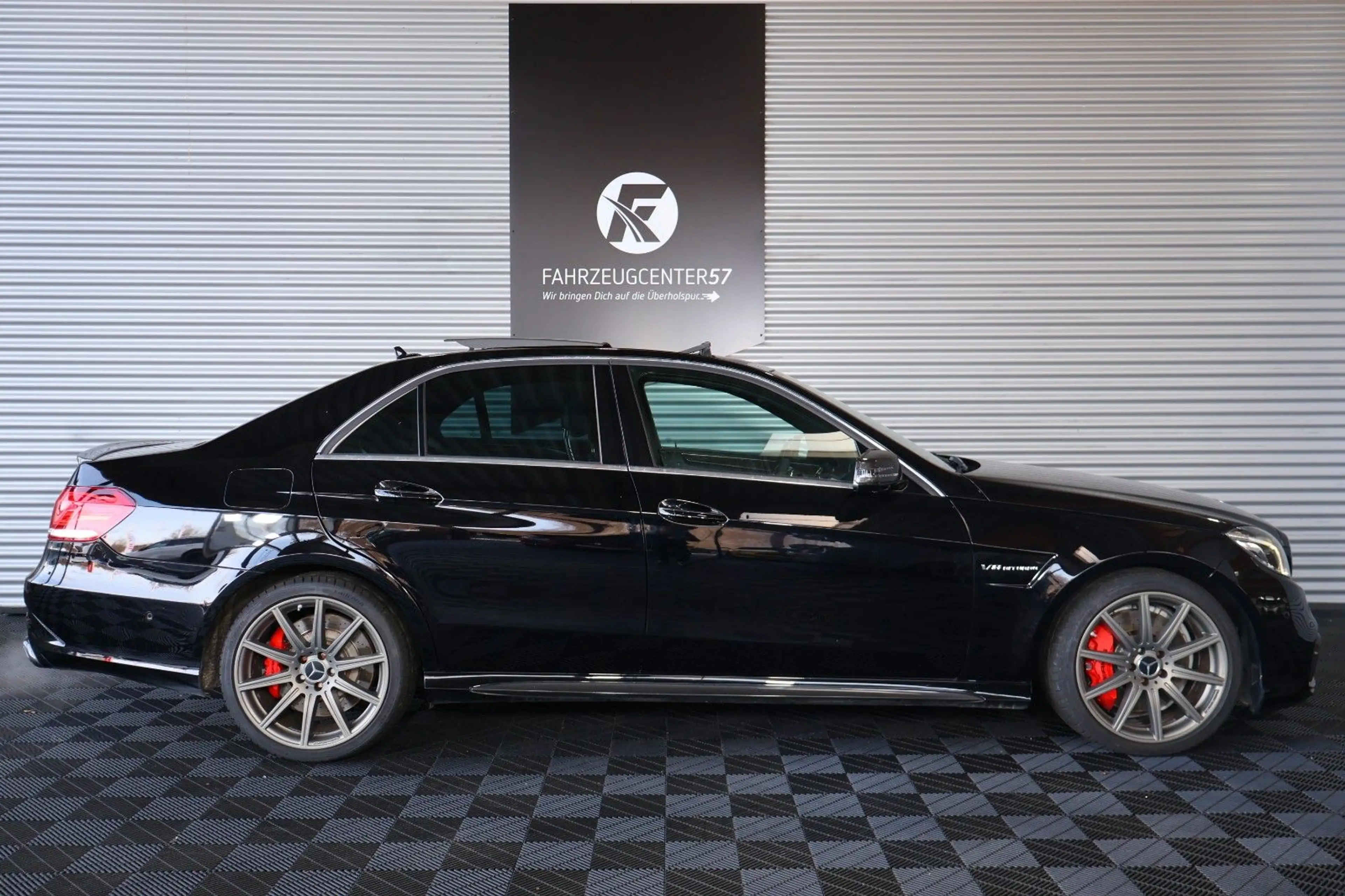 Mercedes-Benz E 63 AMG S 4MATIC/LED/PANO/H&K/360°KAMERA — photo 4