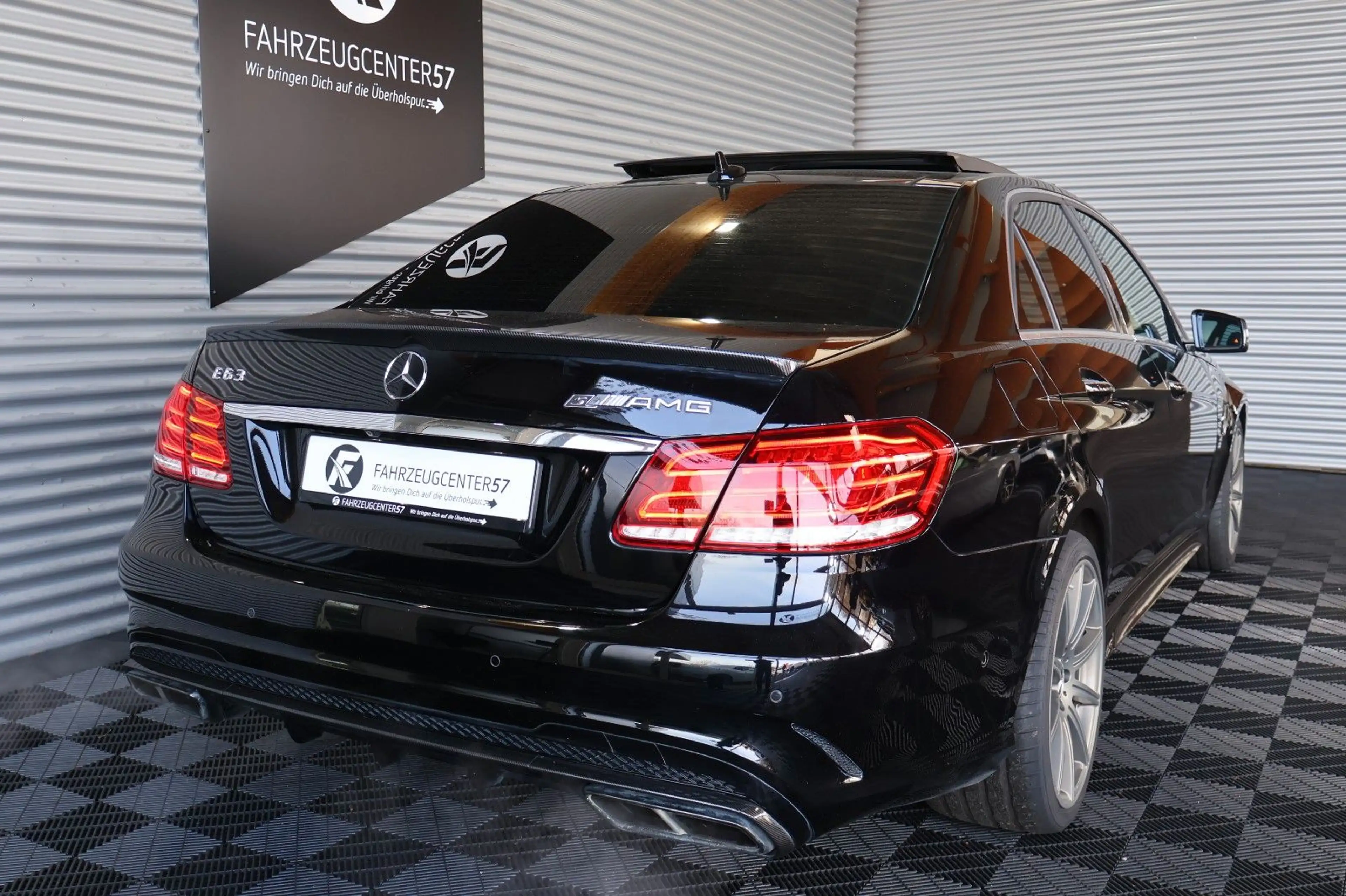 Mercedes-Benz E 63 AMG S 4MATIC/LED/PANO/H&K/360°KAMERA — photo 6