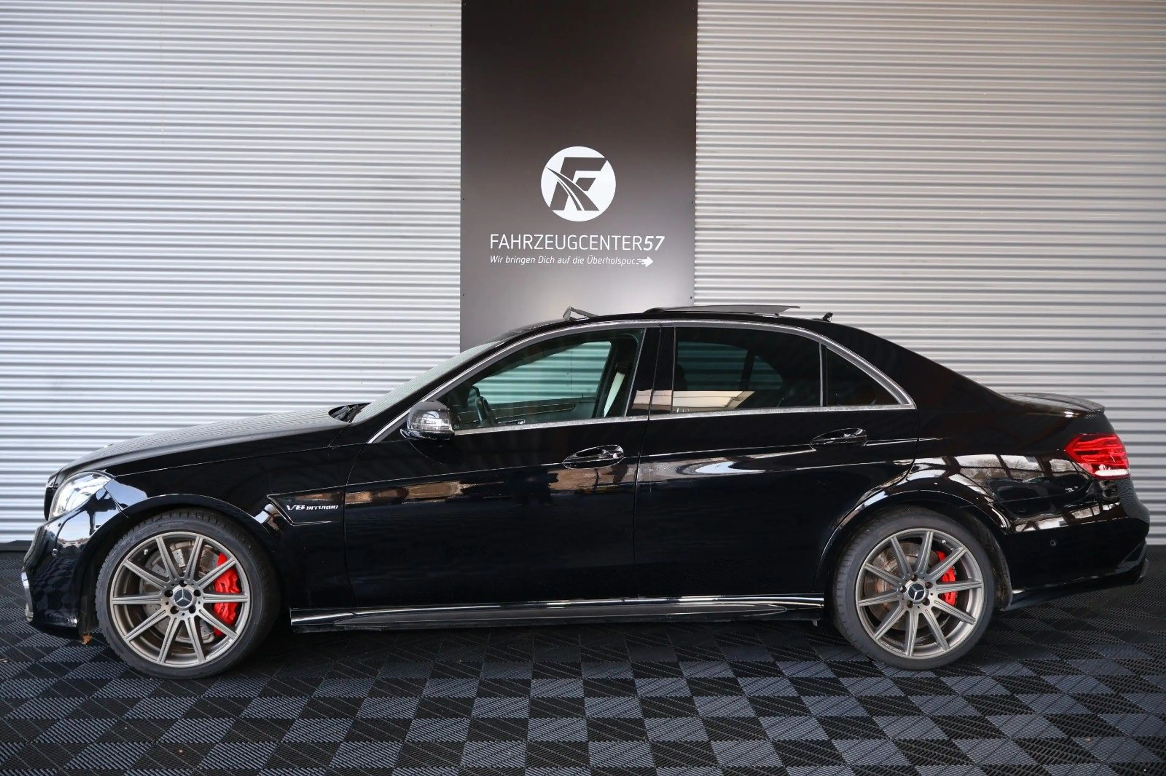 Mercedes-Benz E 63 AMG S 4MATIC/LED/PANO/H&K/360°KAMERA — photo 2