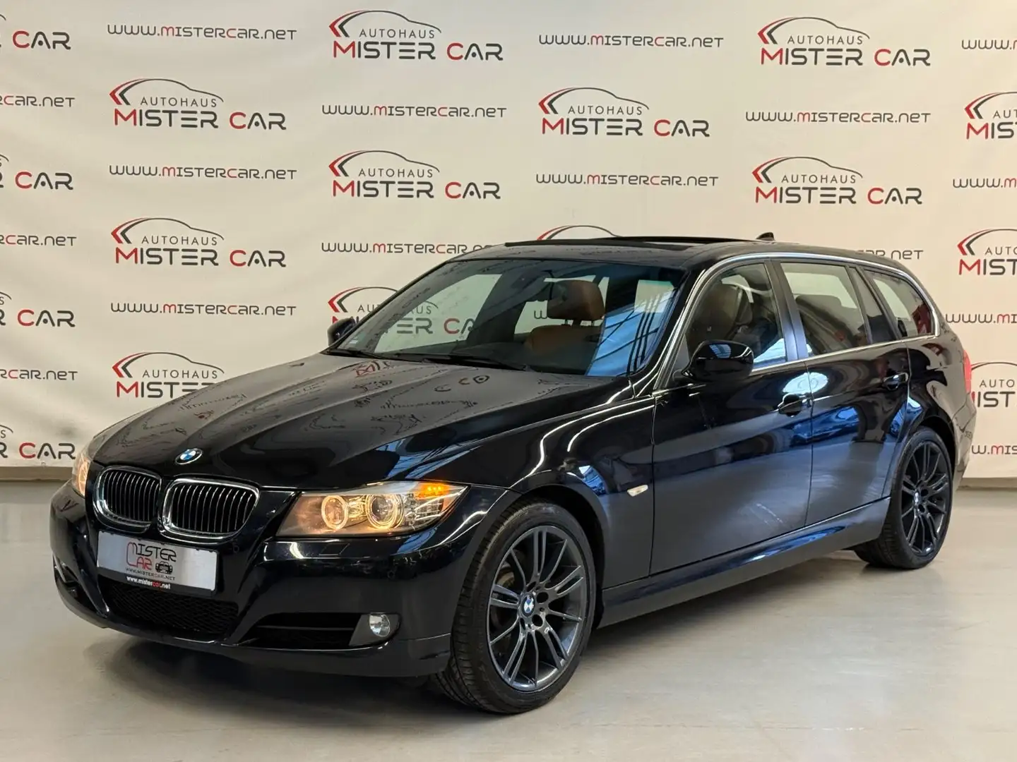 BMW 330 d Touring M ALU/NAVI/LEDER/PANO/KEY/XEN/E5 Noir - 1