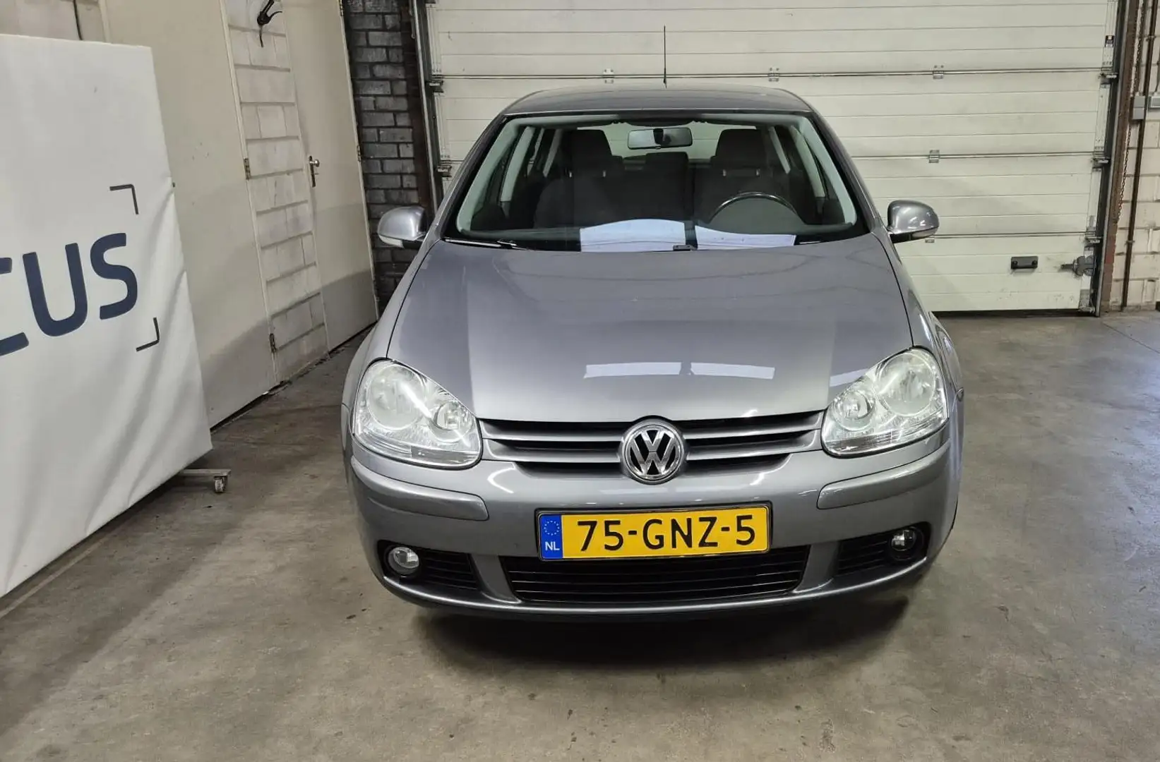 Volkswagen Golf 1.4 TSI Trendline NAP 2e eigenaar Airco APK Grijs - 2