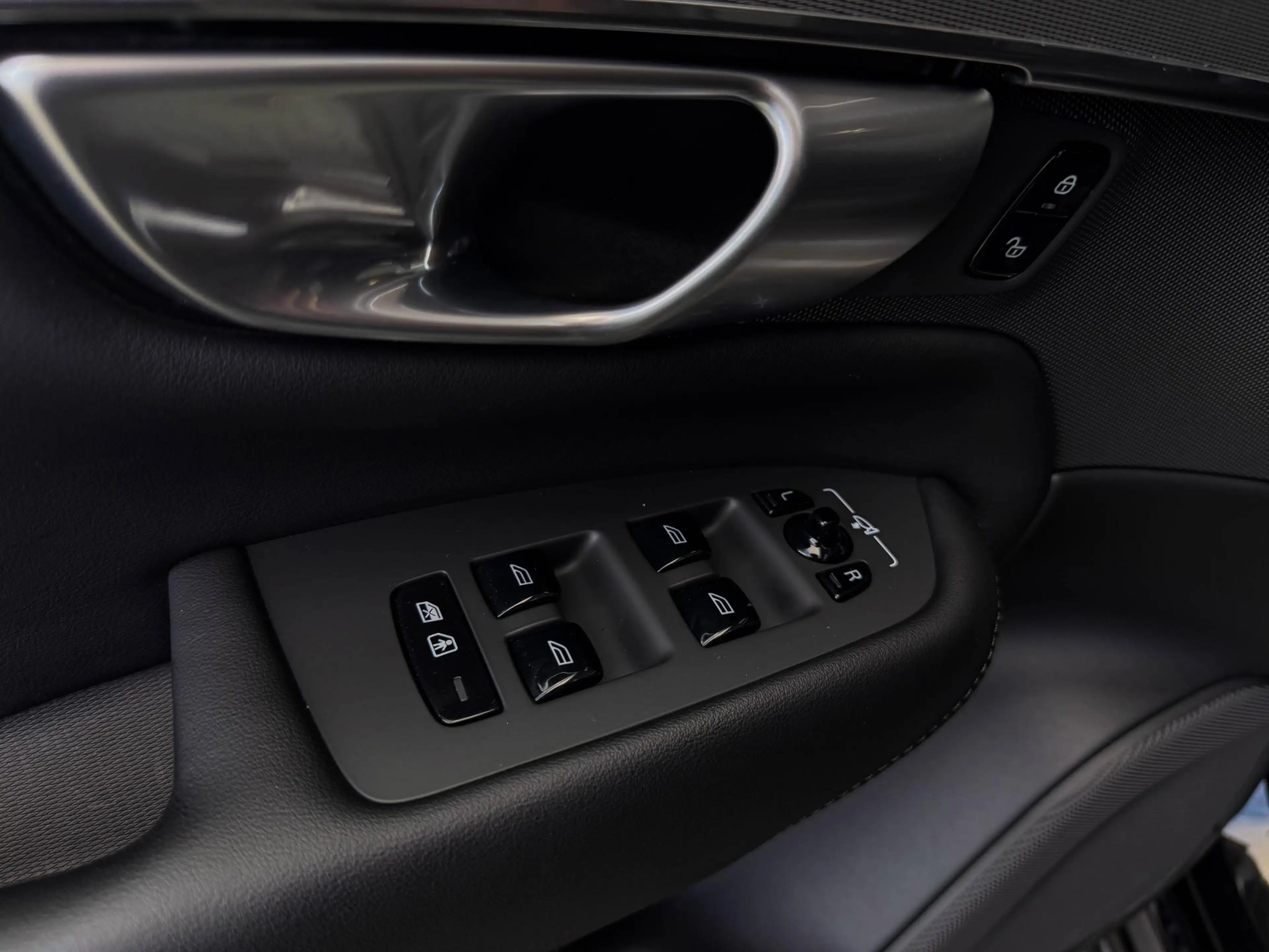 Volvo XC90 2.0 T8 Recharge AWD All Black | 22" | Trekh. | Bli — photo 24