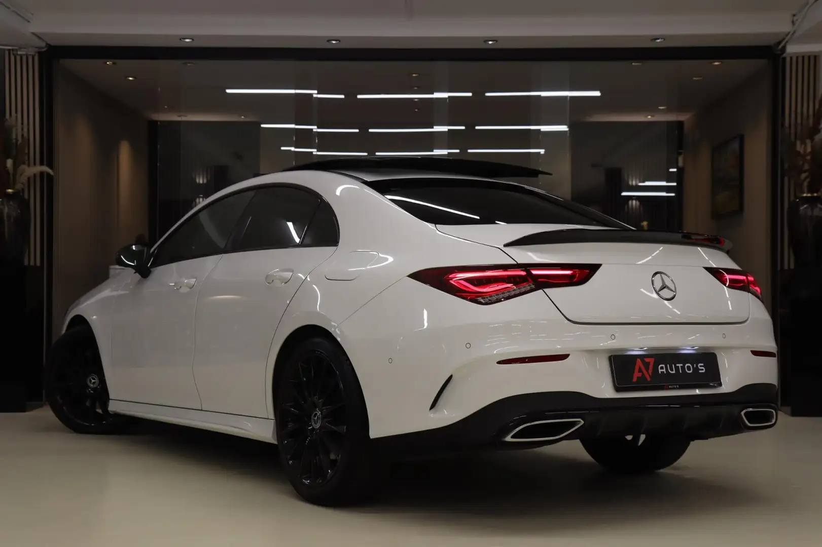 Mercedes-Benz CLA 220 AMG /PANODAK/SFEERV/CAM/STOELV/LANE/VOL Wit - 2