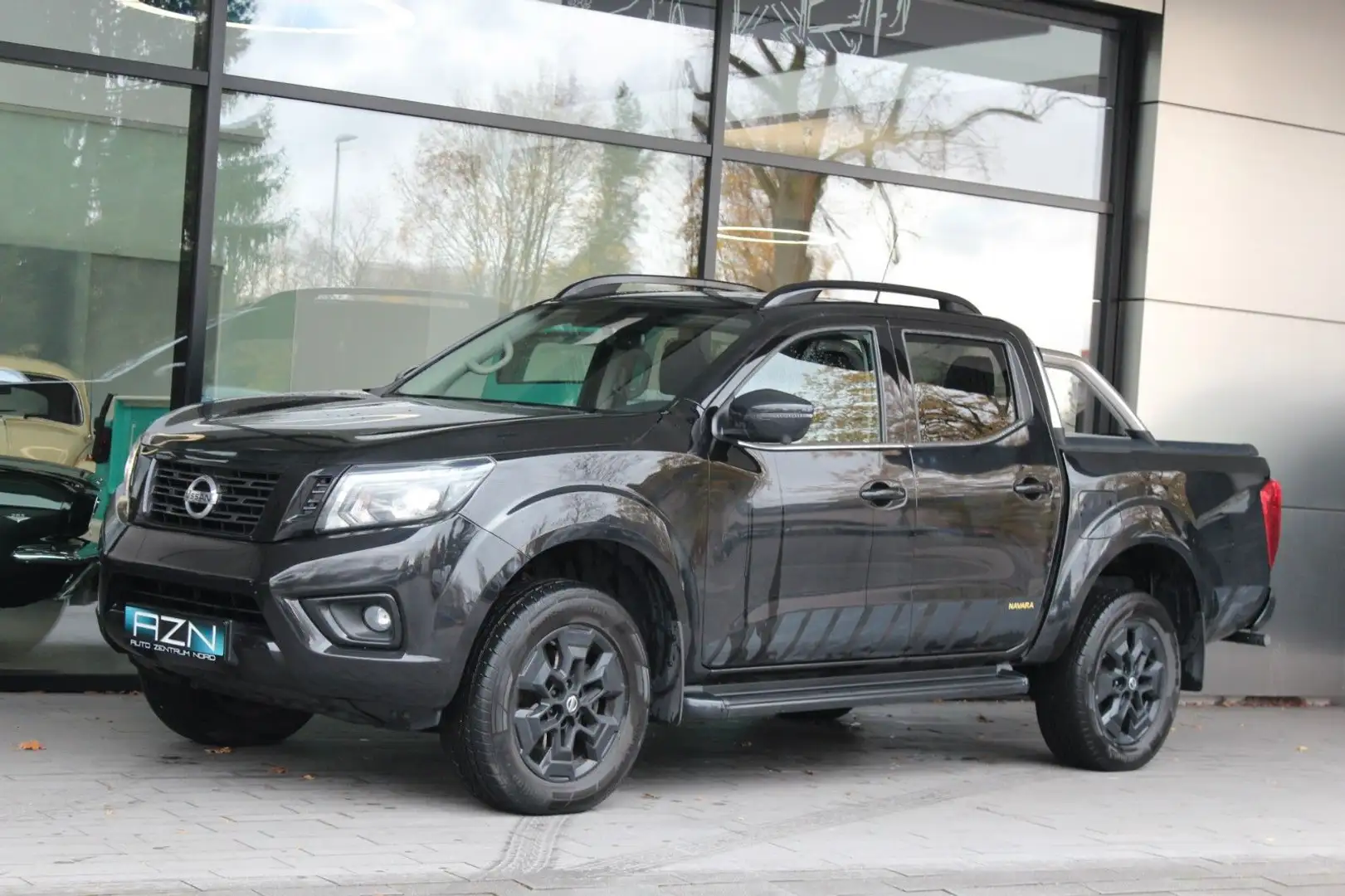 Nissan Navara N-Guard 4x4 mit MountainTop-Rollo Negro - 1