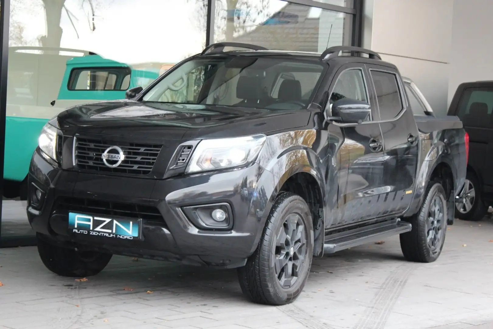 Nissan Navara N-Guard 4x4 mit MountainTop-Rollo Negro - 2