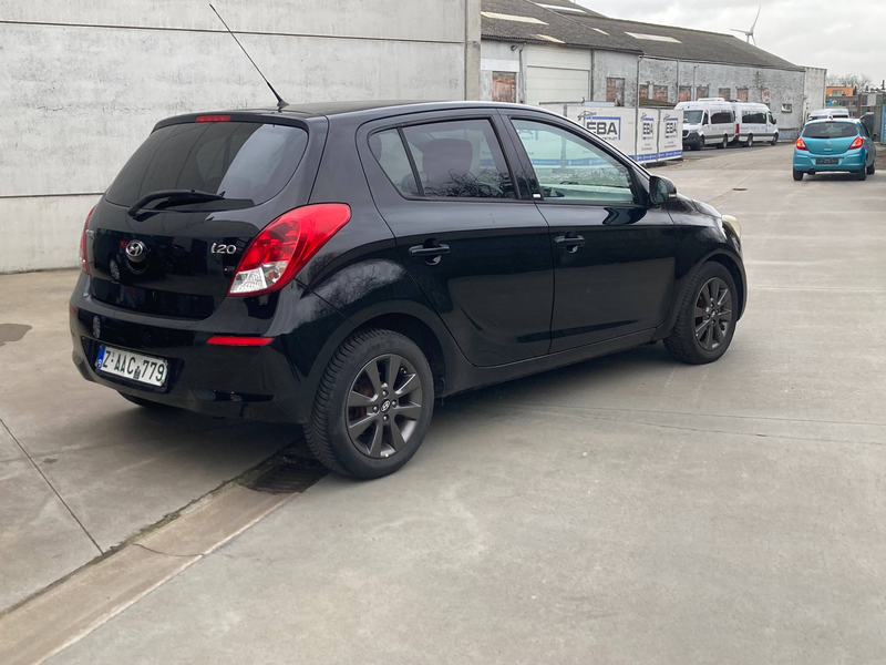 Hyundai i20 1.2 benzine 2015 met 107000km*1STE EIGENAAR*GO EDITIE*GARANTIE*airco*EURO 5*LEZ OK* — photo 4