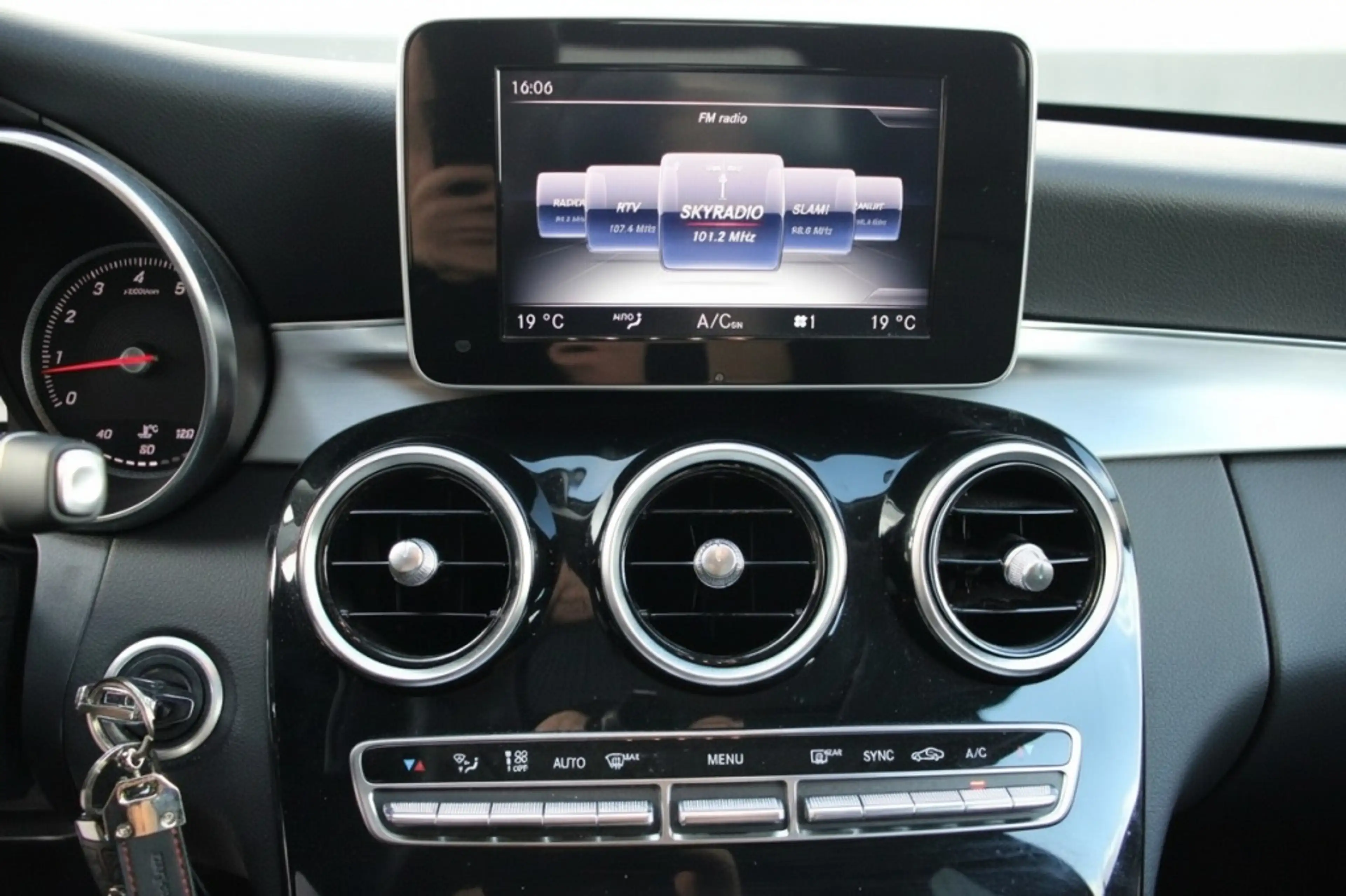 Mercedes-Benz C 180 Ambition — photo 14