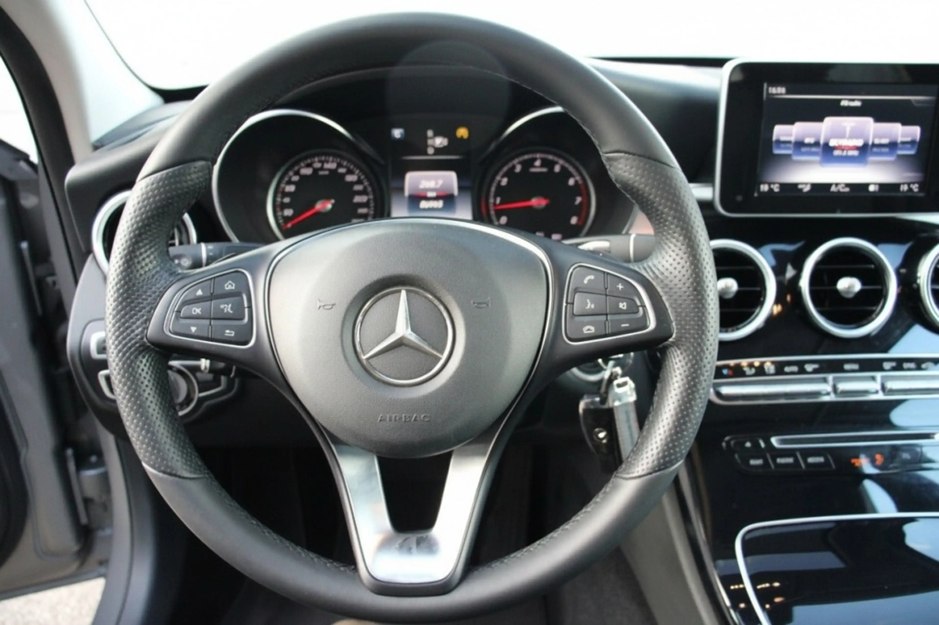 Mercedes-Benz C 180 Ambition — photo 11
