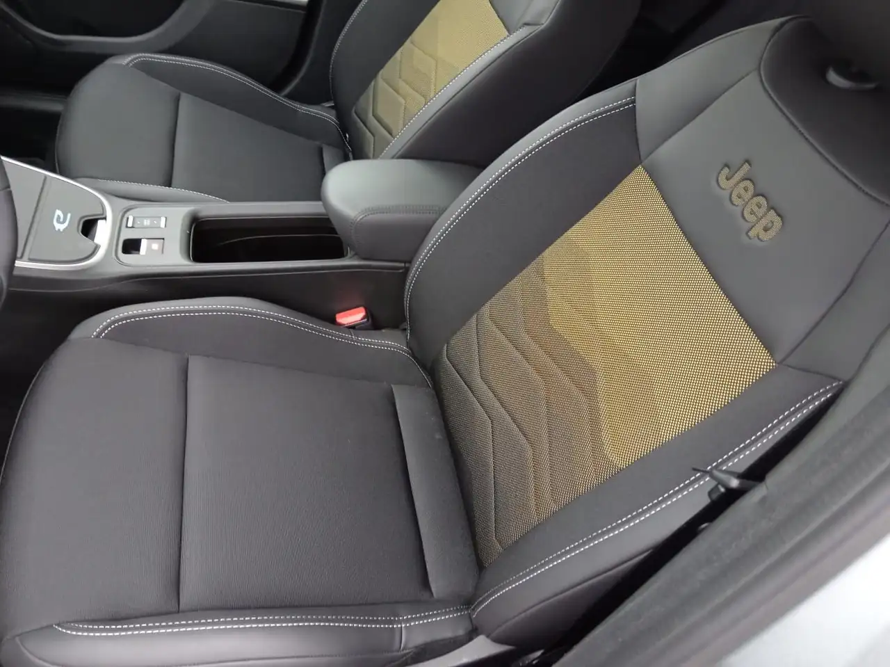 Jeep Avenger BEV 156cv Summit 12