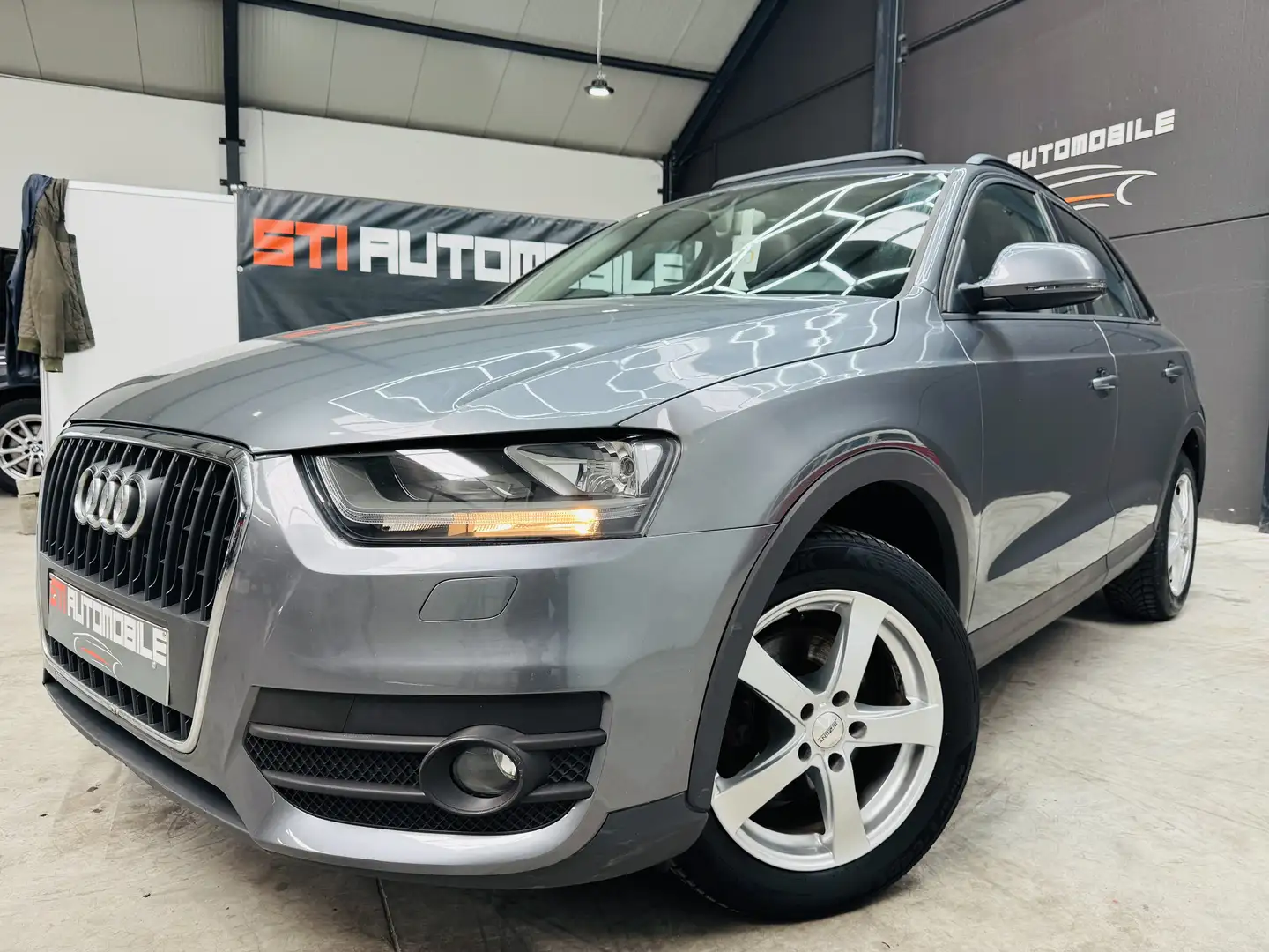 Audi Q3 Q3 2.0 TDi **GARANTIE 12 MOIS ** Gris - 1