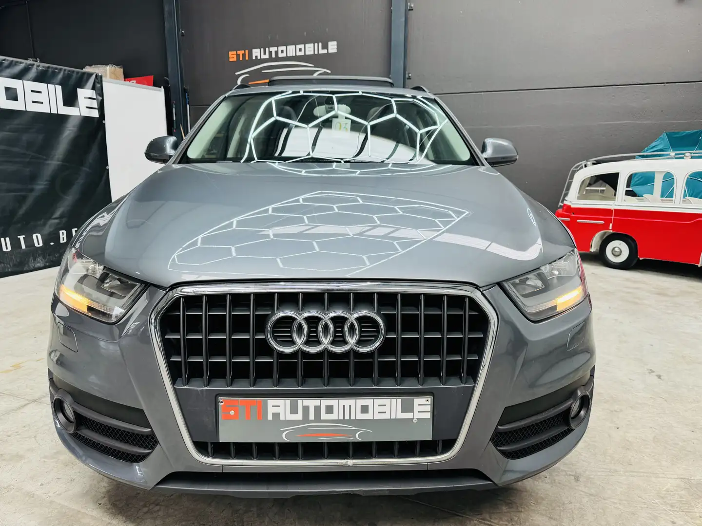 Audi Q3 Q3 2.0 TDi **GARANTIE 12 MOIS ** Gris - 2