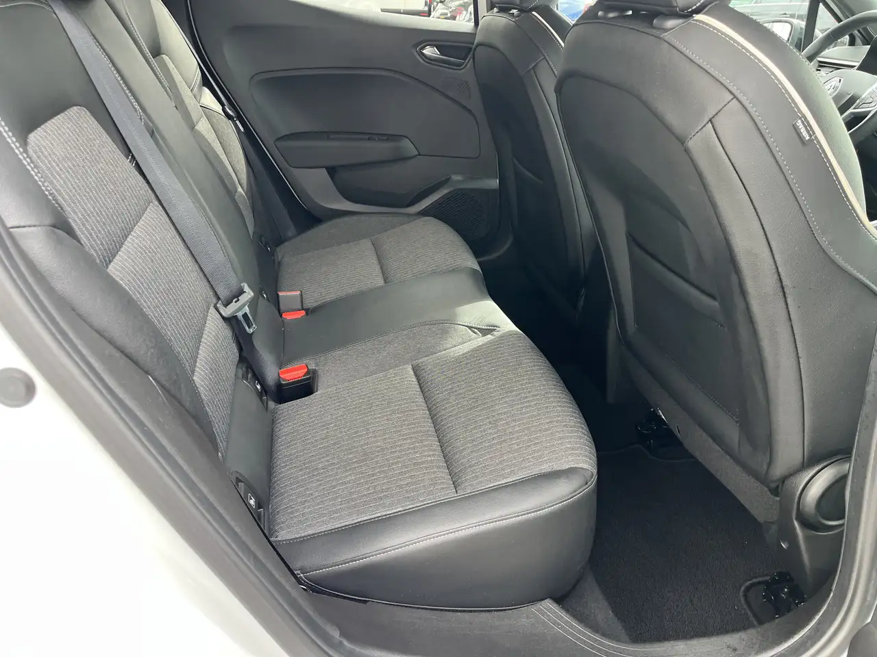 Renault Clio 1.0 TCe 90 Techno Camera Apple Carplay/Android Aut 19