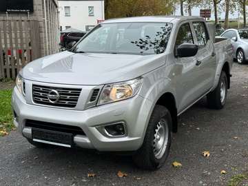 NP300 Visia Double Cab 4x4