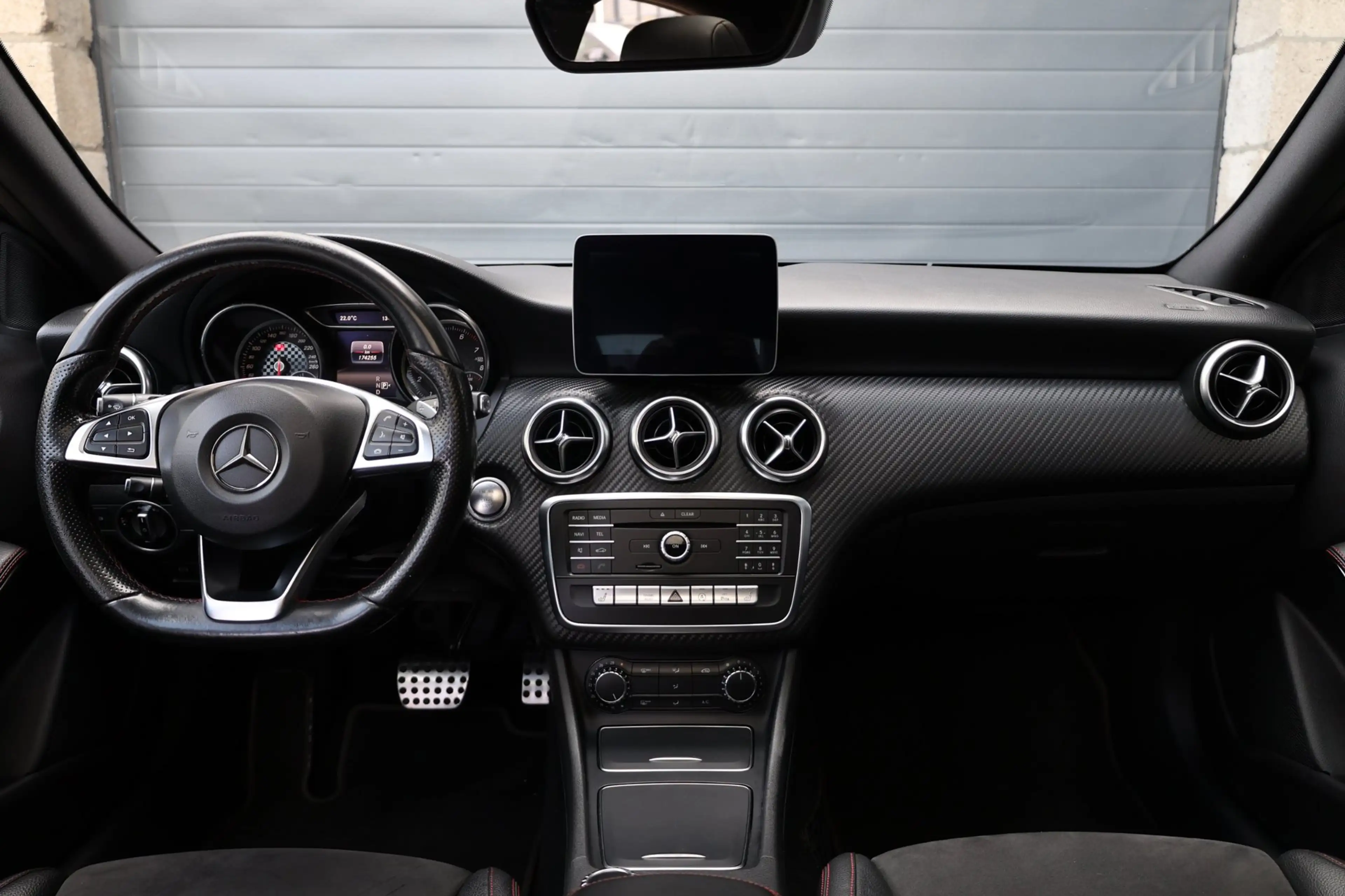 Mercedes-Benz A 180 AMG Night Edition Plus LED/PANORAMADAK/ALCANTARA+S — photo 2