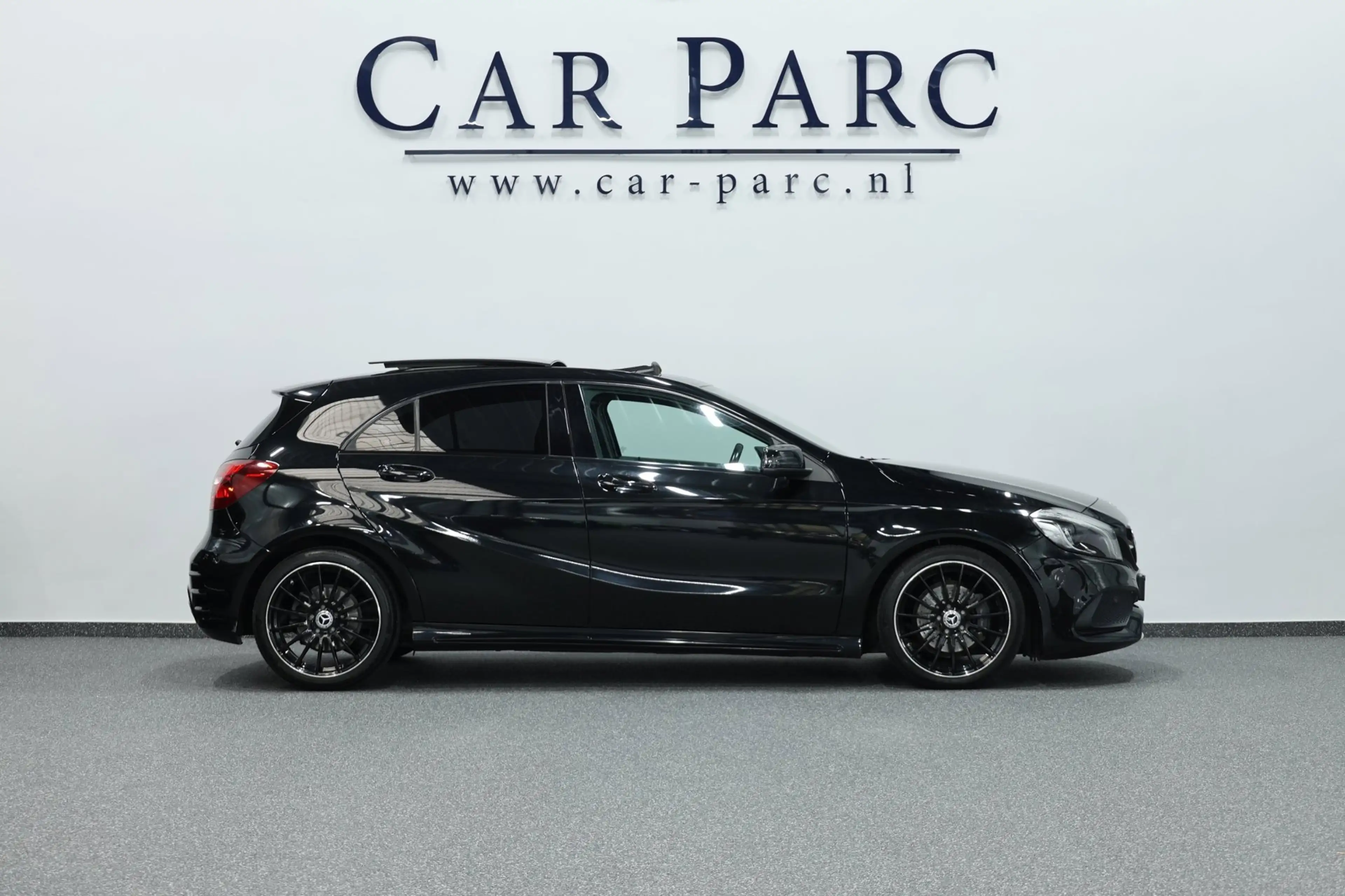 Mercedes-Benz A 180 AMG Night Edition Plus LED/PANORAMADAK/ALCANTARA+S — photo 4