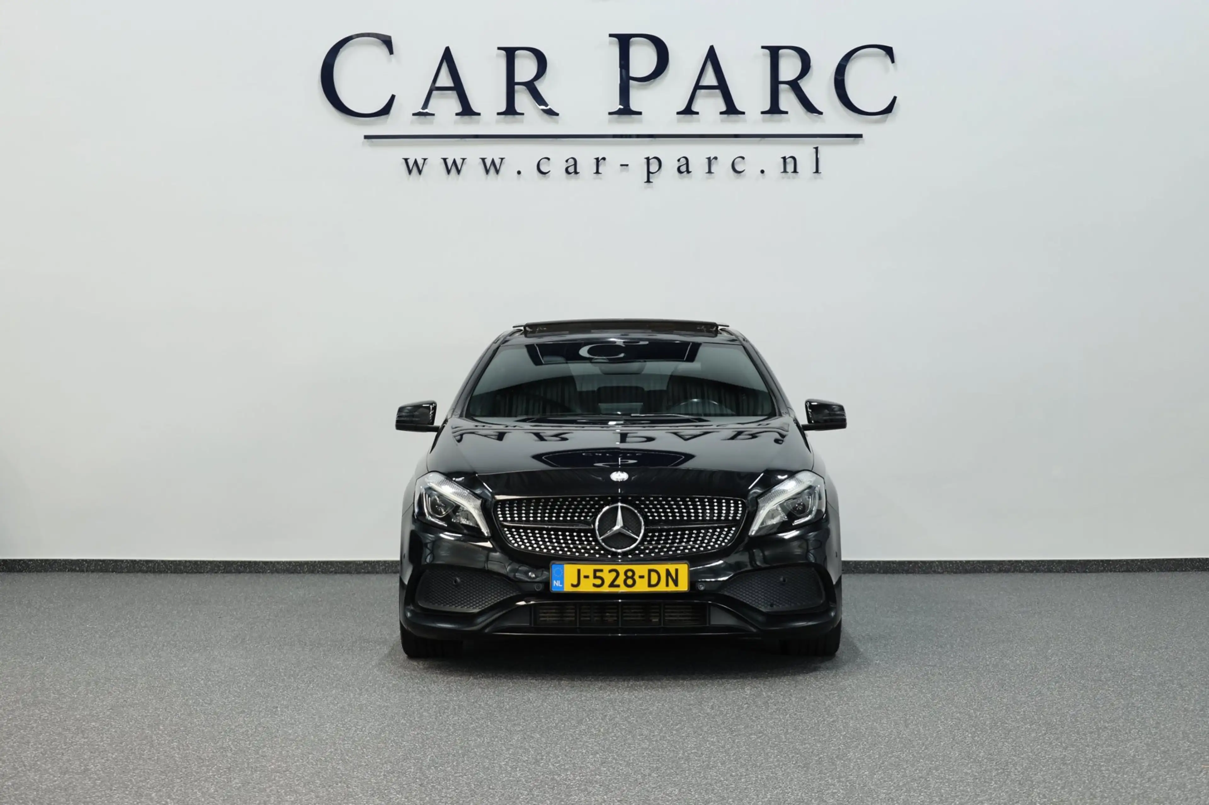 Mercedes-Benz A 180 AMG Night Edition Plus LED/PANORAMADAK/ALCANTARA+S — photo 3