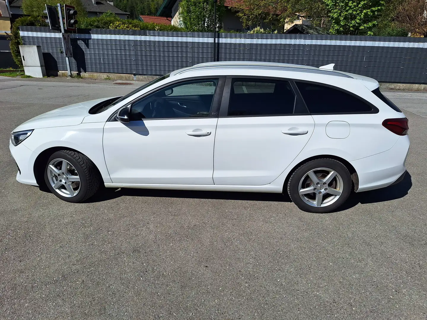 Hyundai i30 i30 CW 1,6 CRDi GO! GO! Weiß - 2