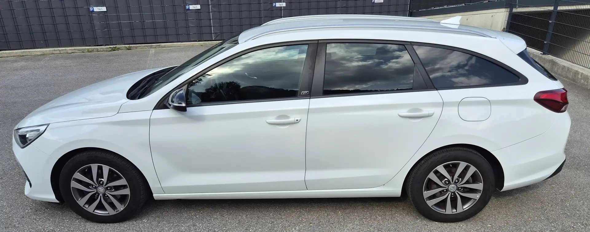 Hyundai i30 i30 CW 1,6 CRDi GO! GO! Weiß - 2