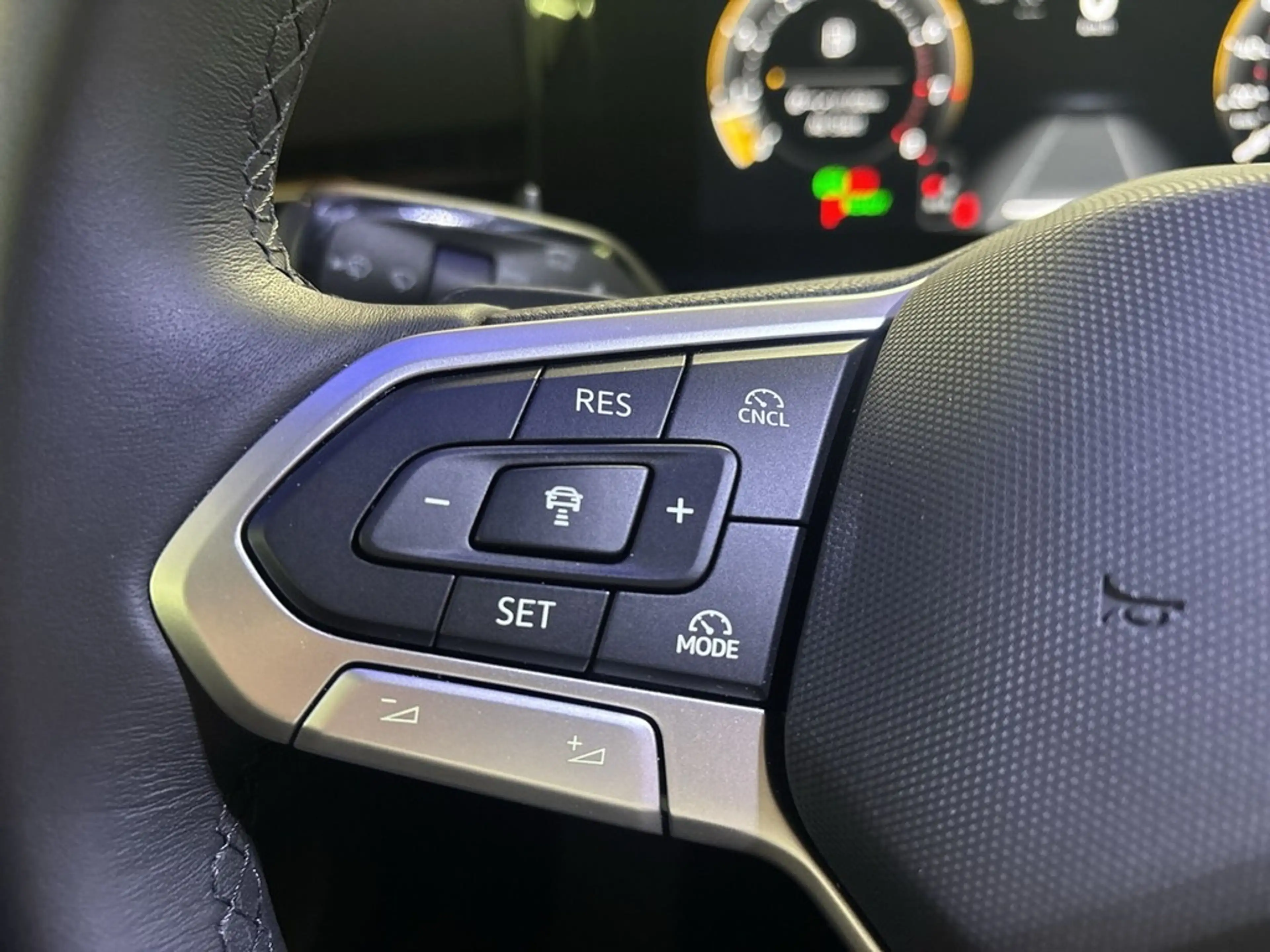 Volkswagen T-Roc Life 1.5 eTSI Navi LED Klima Sitzheizung Kamera — photo 12
