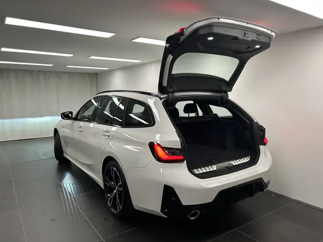 BMW 3 Series view 14