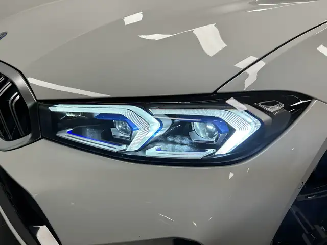BMW 3 Series view 8